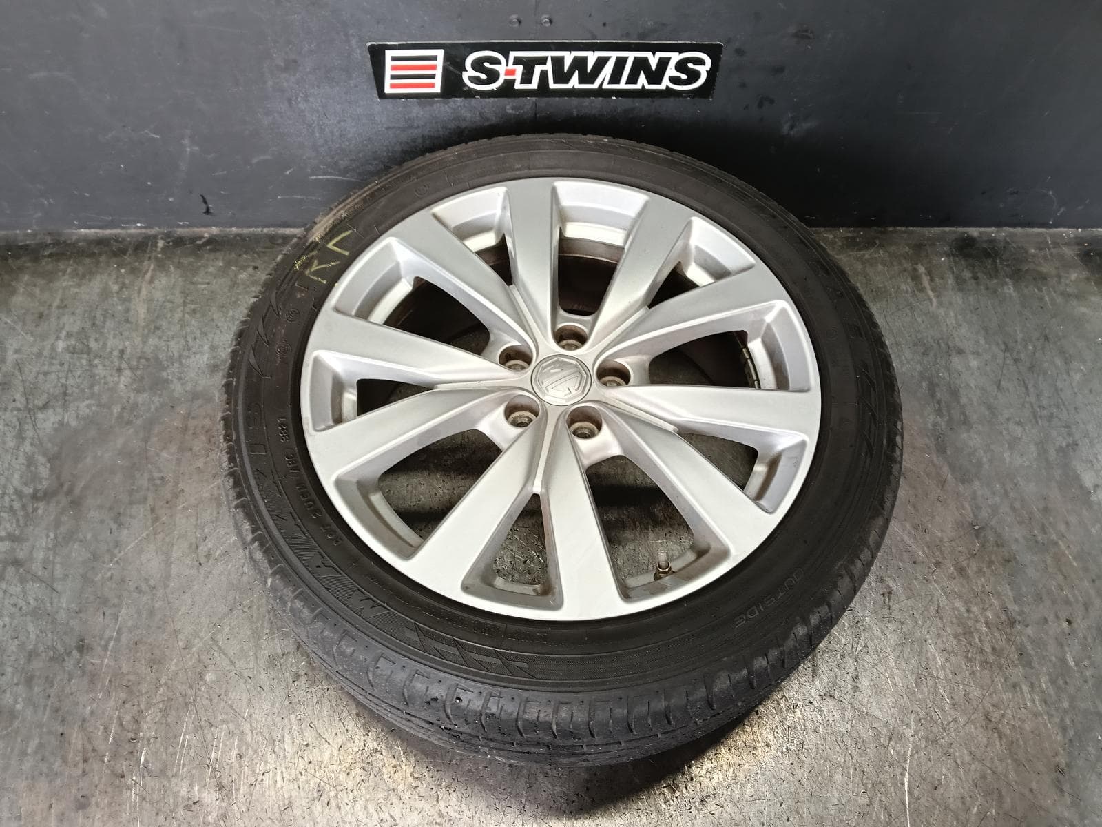 Used auto part listing image: 2021 MG ZS WHEEL MAG FACTORY, 17X6.5IN, 5 V SPOKE, AZS1, 09/17- 0000418326