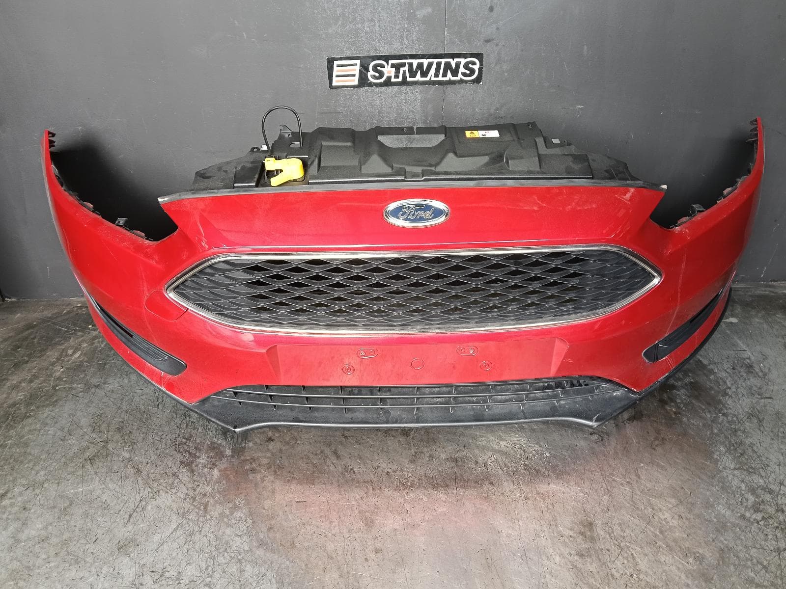 2017 FORD FOCUS FRONT BUMPER LZ, TREND/SPORT, NON PARK SENSOR TYPE, 07/15-11/18 0000418398