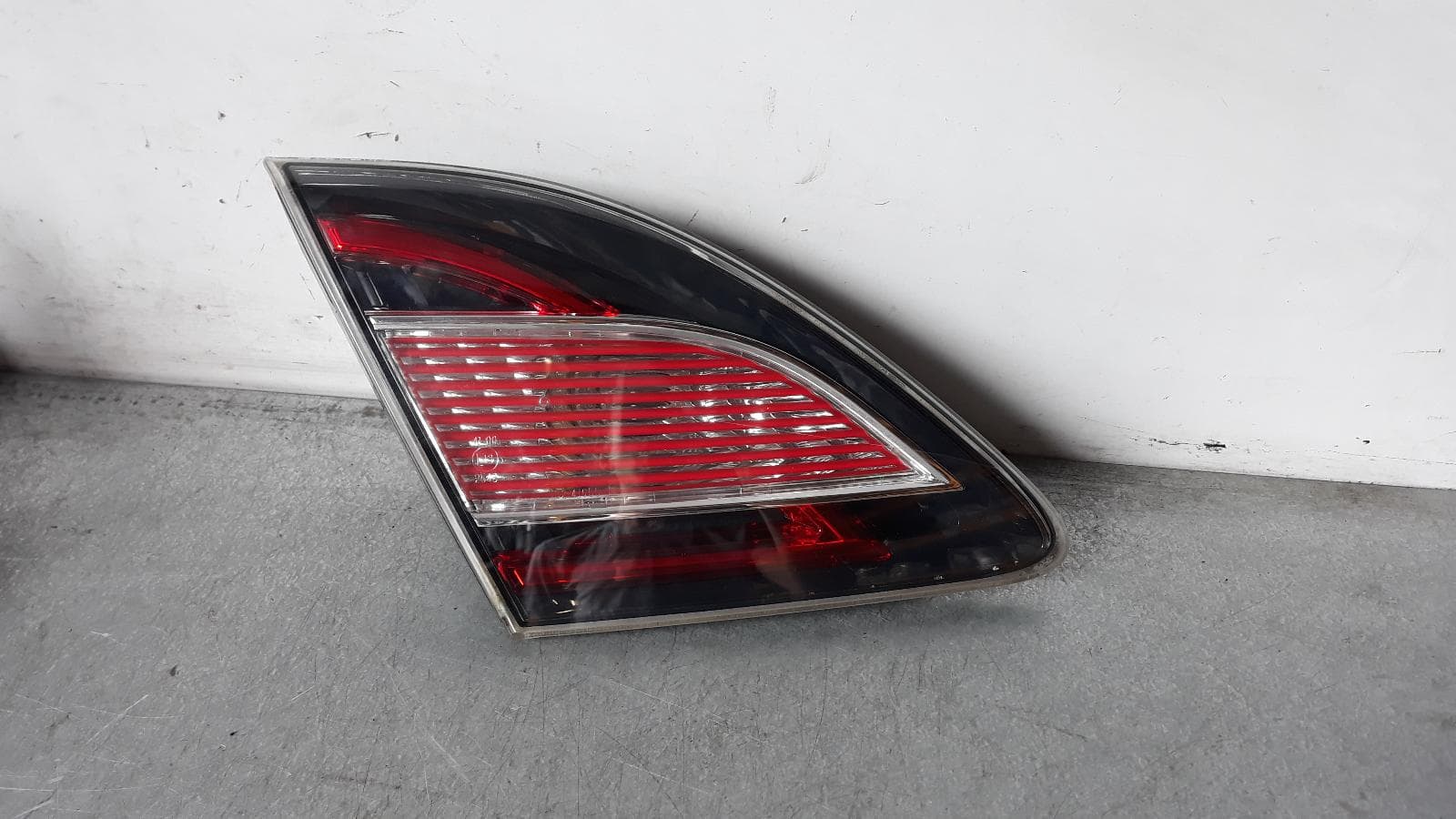 Used auto part listing image: 2009 MAZDA 6 REAR GARNISH BOOTLID LAMP (LH SIDE), GH, 02/08-02/10 0000053193