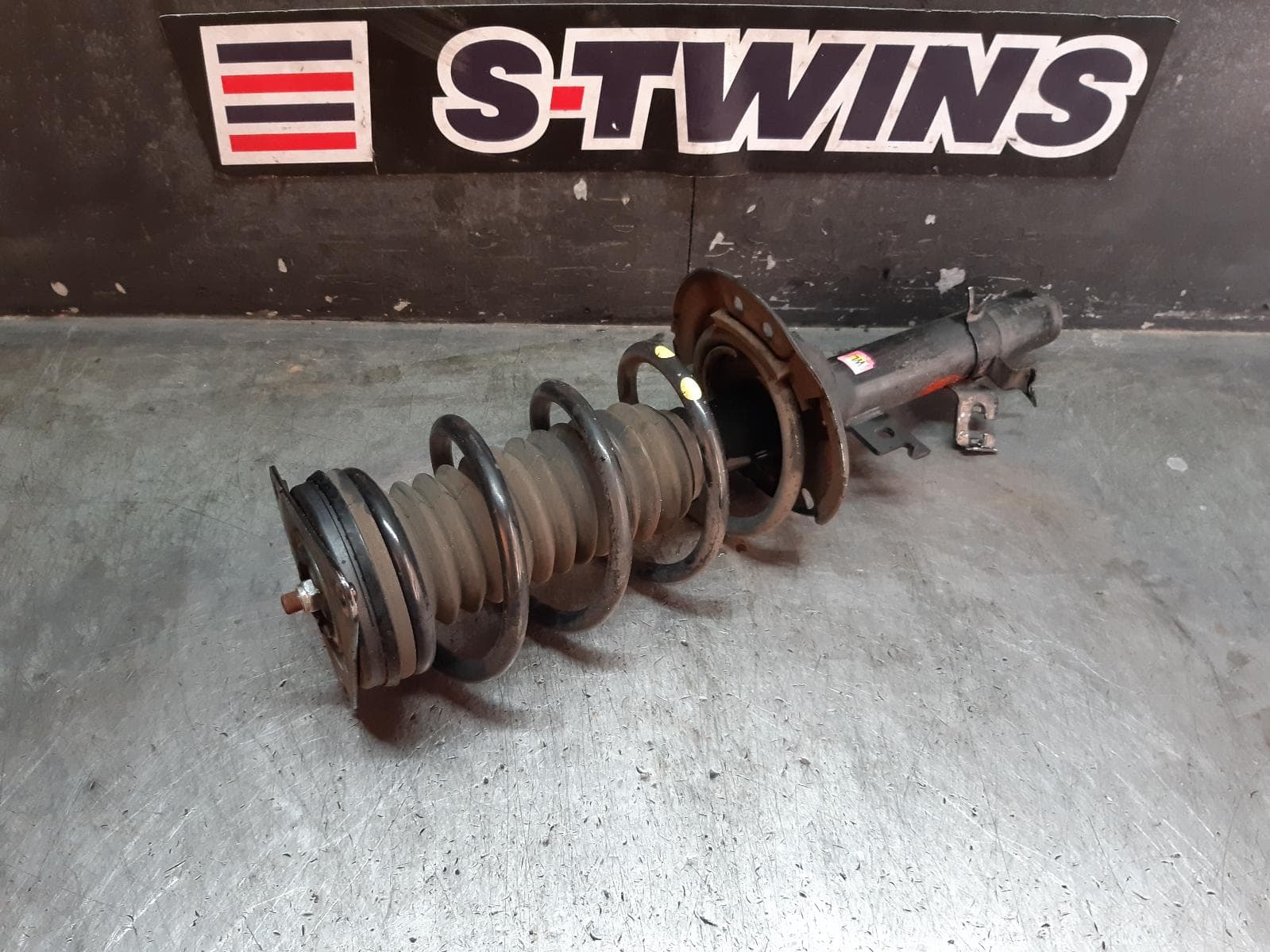 Used auto part listing image: 2018 NISSAN XTRAIL LEFT FRONT STRUT T32, 2.0/2.5, PETROL, 02/14-07/22 0000344716