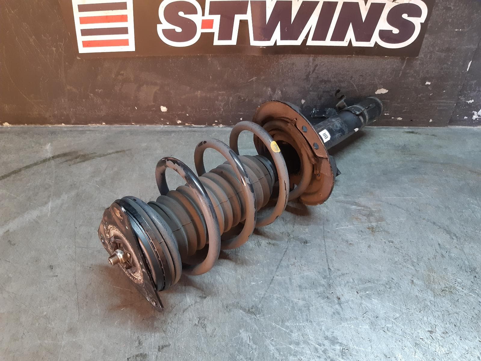 Used auto part listing image: 2017 NISSAN XTRAIL RIGHT FRONT STRUT T32, 2.0/2.5, PETROL, 02/14-07/22 0000269046