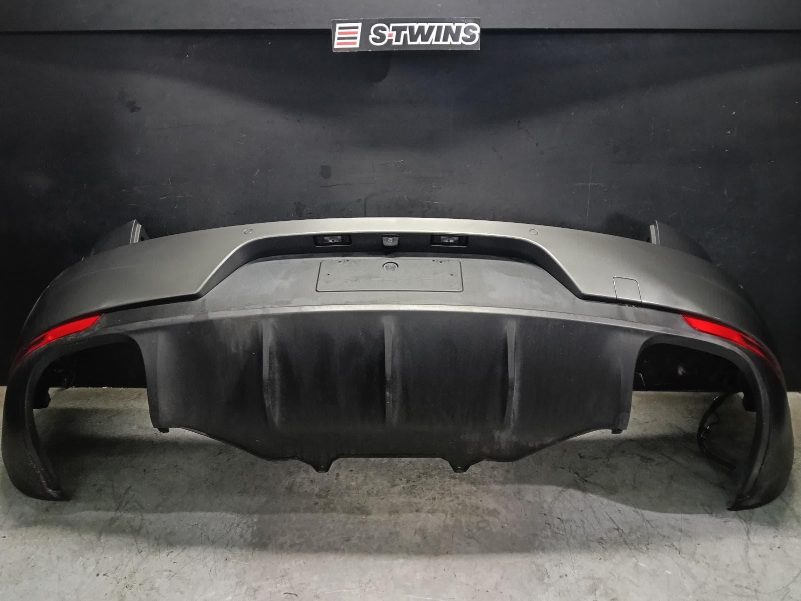 Used auto part listing image: 2018 PORSCHE MACAN REAR BUMPER BUMPER BAR (2 PIECE), STANDARD/S TYPE, 95B, 06/14-07/18 0000418566