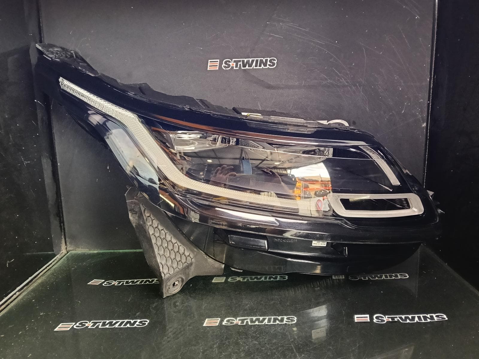 2017 LAND ROVER RANGEROVER VELAR RIGHT HEADLAMP L560, W/ MATRIX LED TYPE, W/ DAYTIME RUNNING LAMP, 05/17-12/19 0000418748