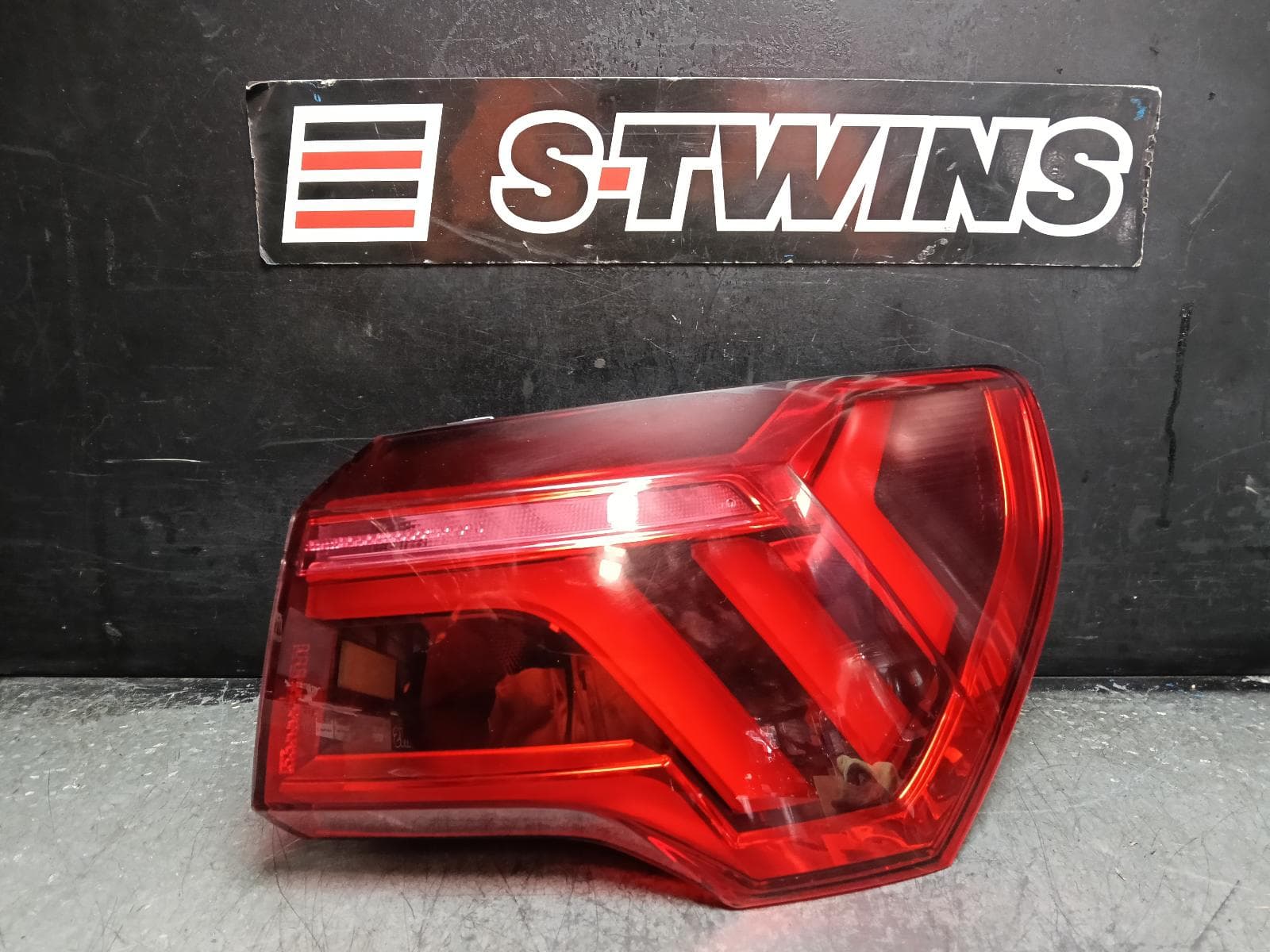 Used auto part listing image: 2021 AUDI Q3 RIGHT TAILLIGHT F3, IN BODY, W/ LED TYPE, 03/19- 0000418601
