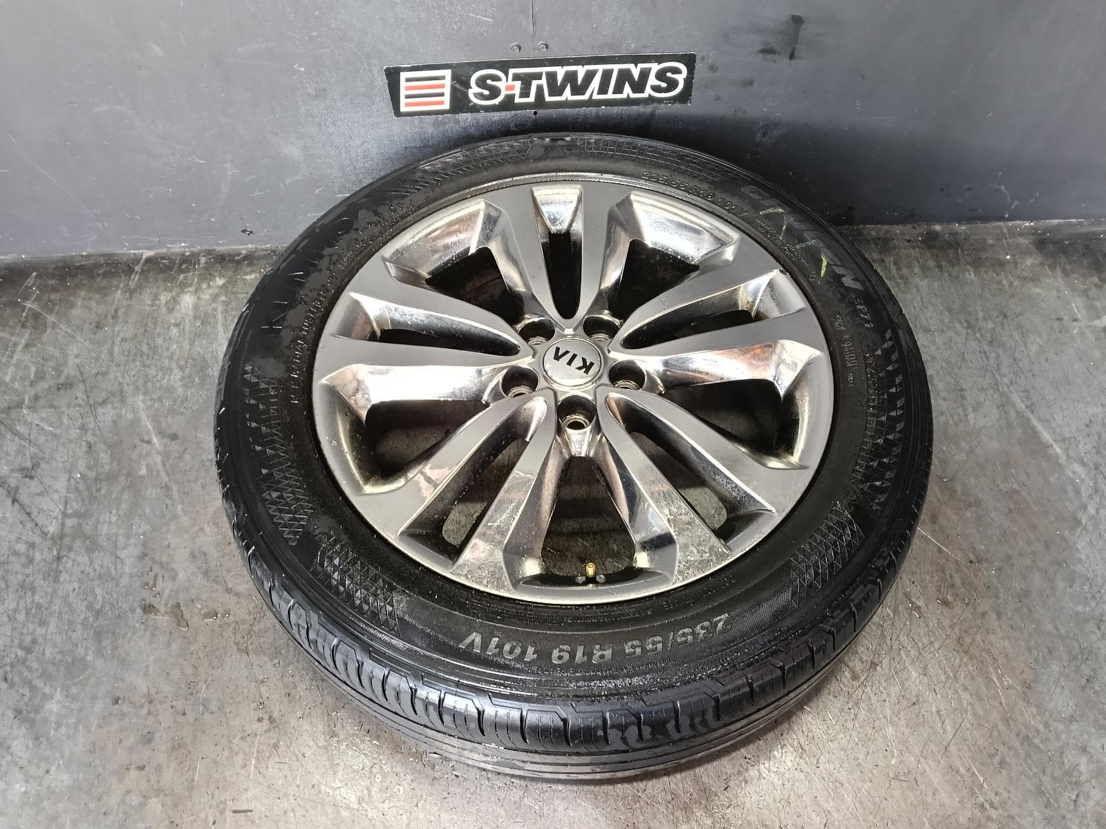 2016 KIA CARNIVAL/GRAND CARNIVAL WHEEL MAG FACTORY, 5 DUAL SPOKE, SILVER CHROME, 19X7.5IN, YP, 12/14-10/20 0000418598