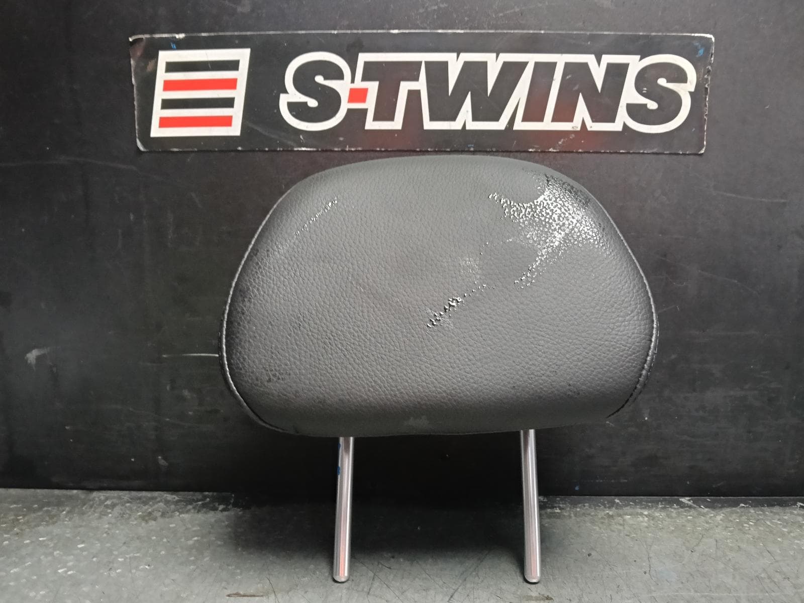 Used auto part listing image: 2016 HYUNDAI VELOSTER HEADREST RH REAR, LEATHER, BLACK W/ BLACK STITCHING TYPE, FS, 10/11-02/18 0000418259