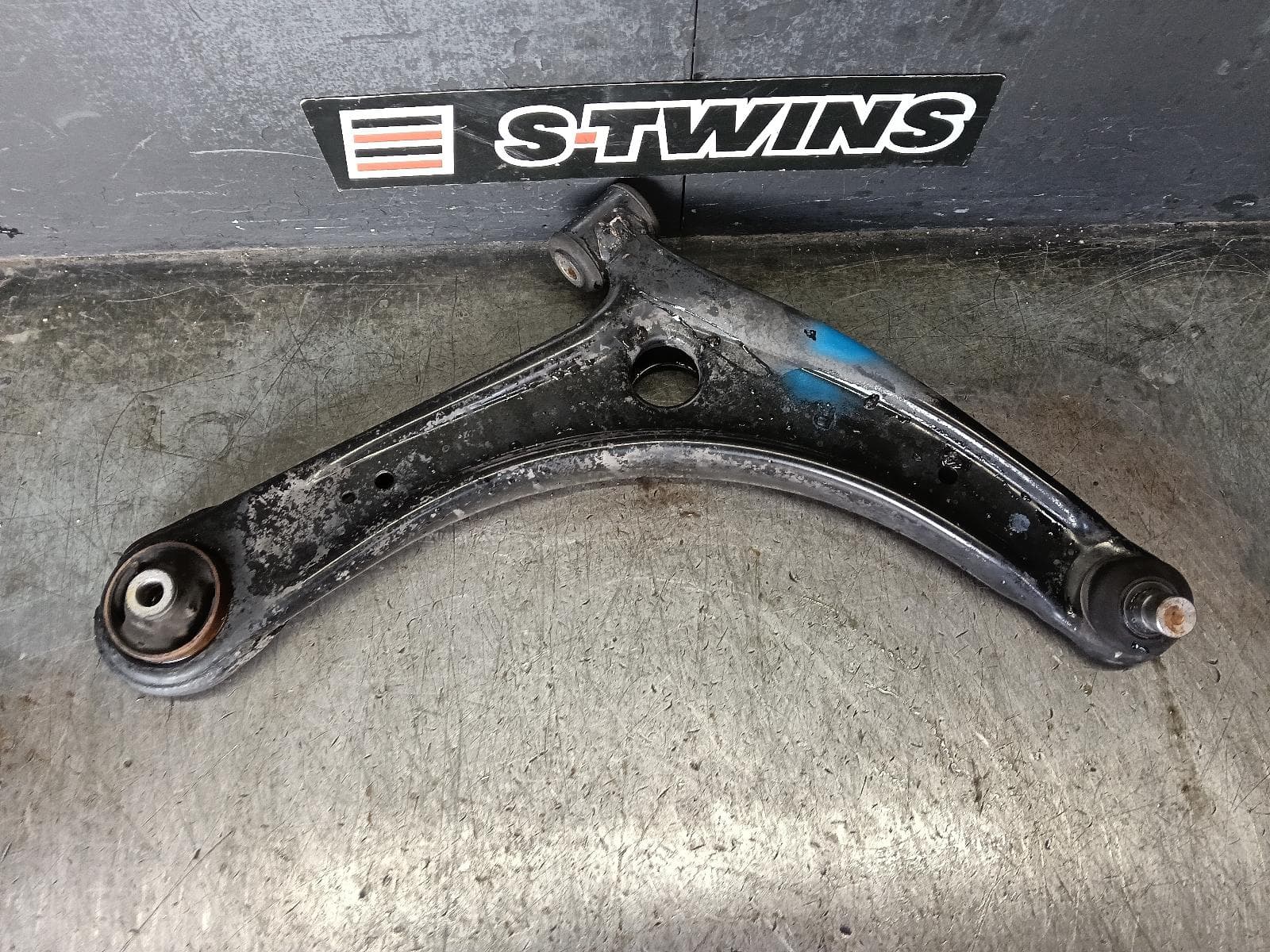 Used auto part listing image: 2019 MITSUBISHI ECLIPSE CROSS RIGHT FRONT LOWER CONTROL ARM YA, 11/17-09/20 0000418555