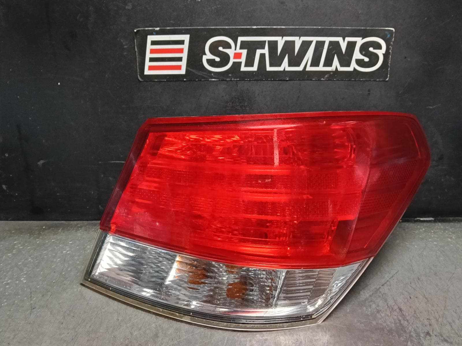 Used auto part listing image: 2011 SUBARU LIBERTY RIGHT TAILLIGHT 5TH GEN, SEDAN, IN BODY, 07/09-11/14 0000418745