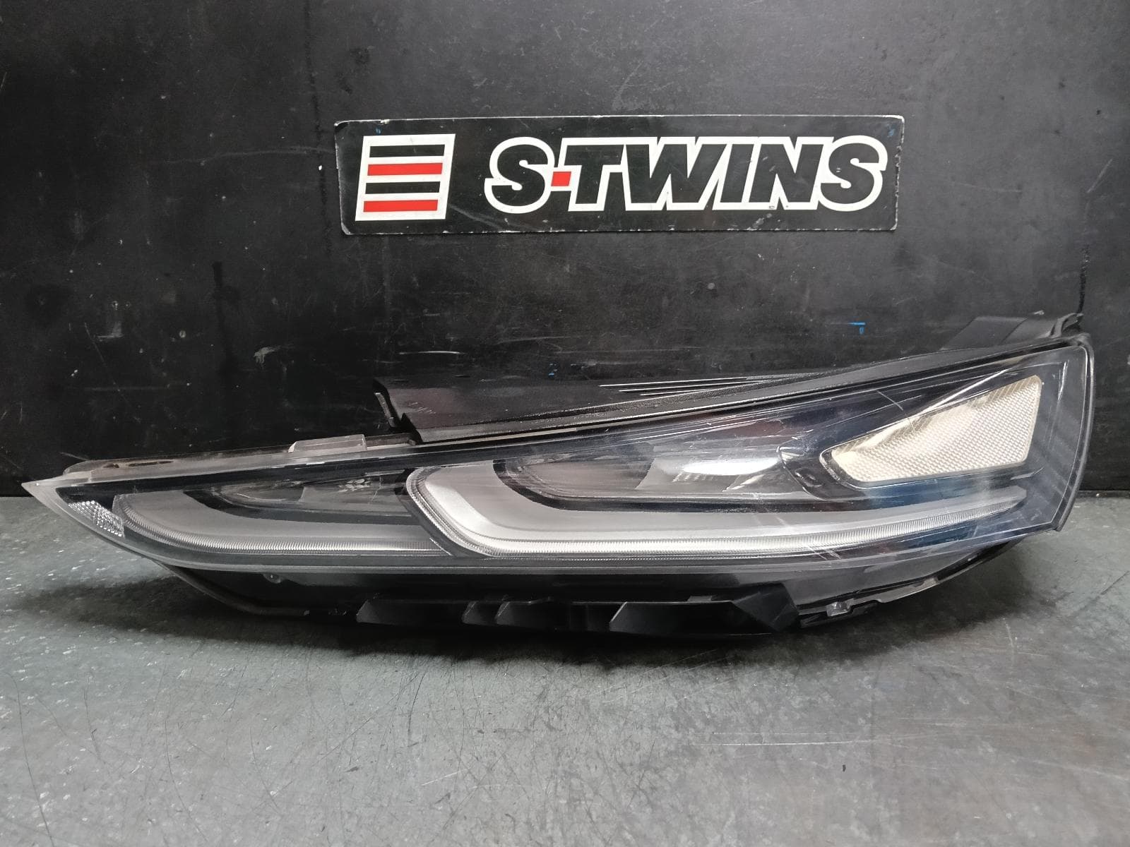 Used auto part listing image: 2018 HYUNDAI SANTA FE DAYTIME RUNNING LAMP, TM, 03/18-09/20 0000418661