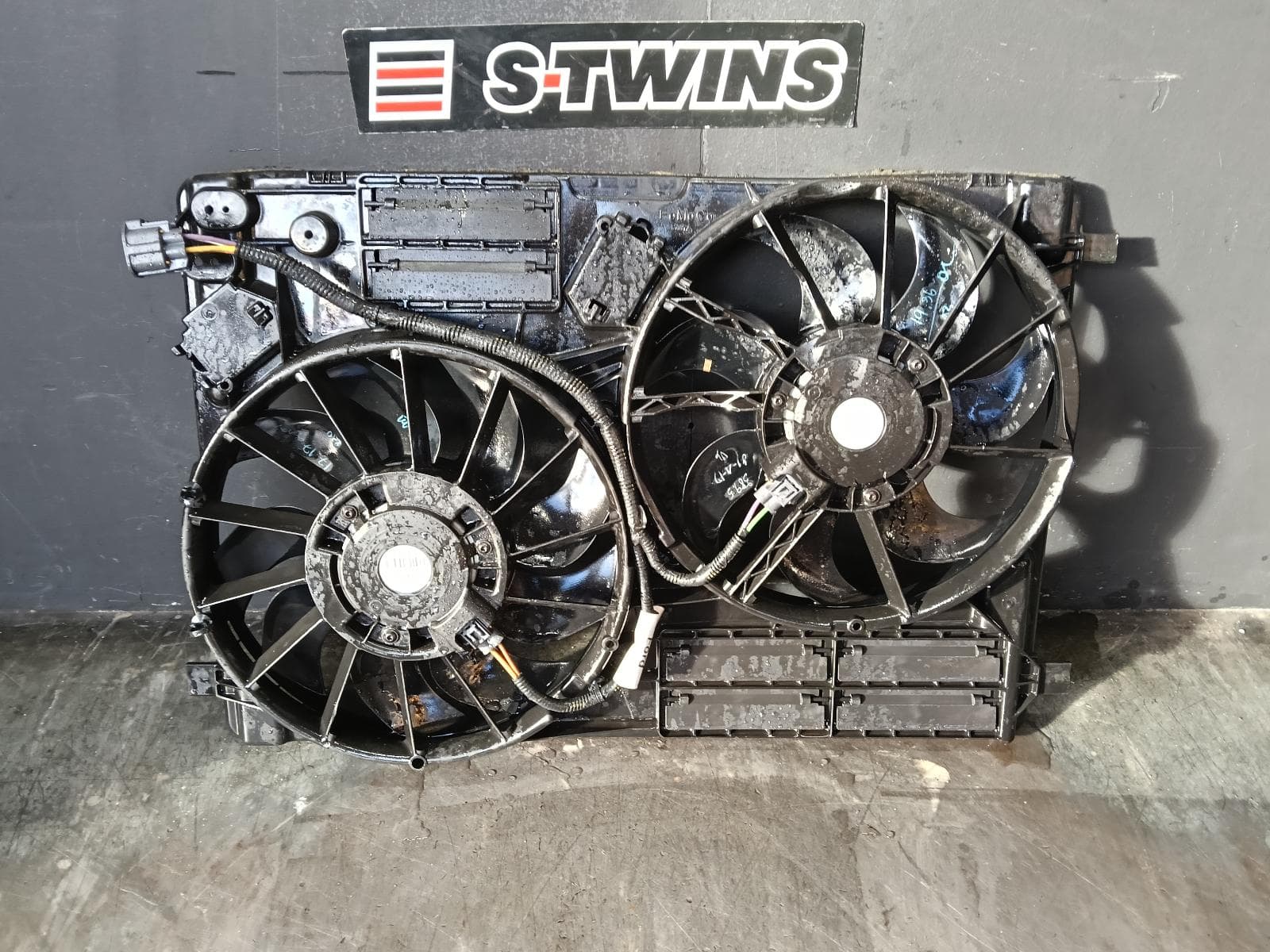 Used auto part listing image: 2017 FORD FOCUS FAN DUAL FAN ASSY, 1.5, LZ, 07/15-11/18 0000418529