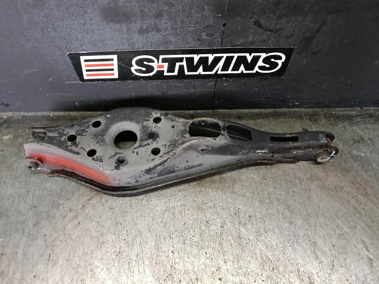 Used auto part listing image: 2017 HONDA CIVIC LEFT REAR TRAILING ARM LOWER CONTROL ARM-REAR, 10TH GEN, 05/16-08/21 0000418647