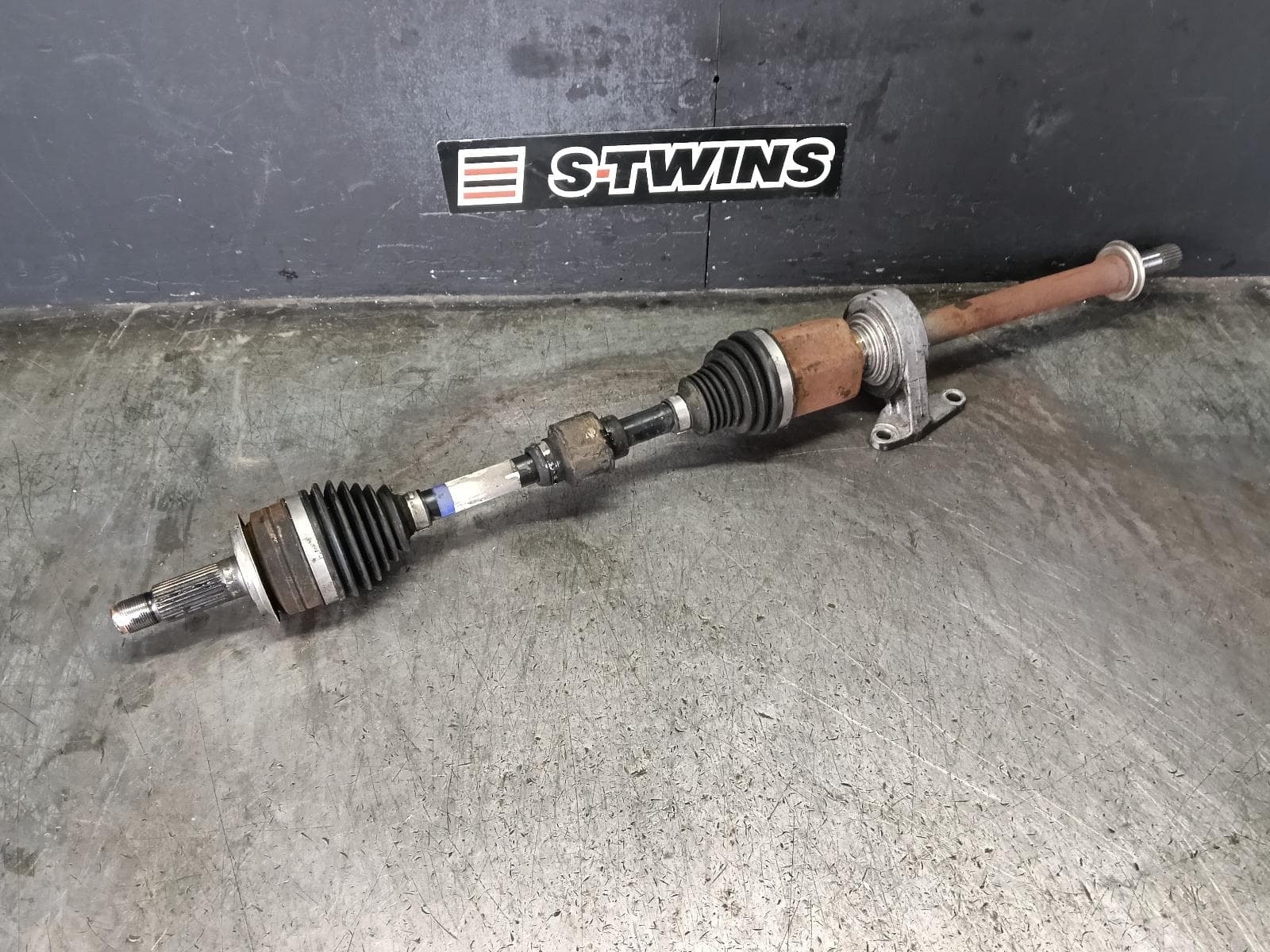 Used auto part listing image: 2017 HONDA CIVIC RIGHT DRIVESHAFT AUTO T/M, PETROL, 1.8, 10TH GEN, 05/16-08/21 0000418648