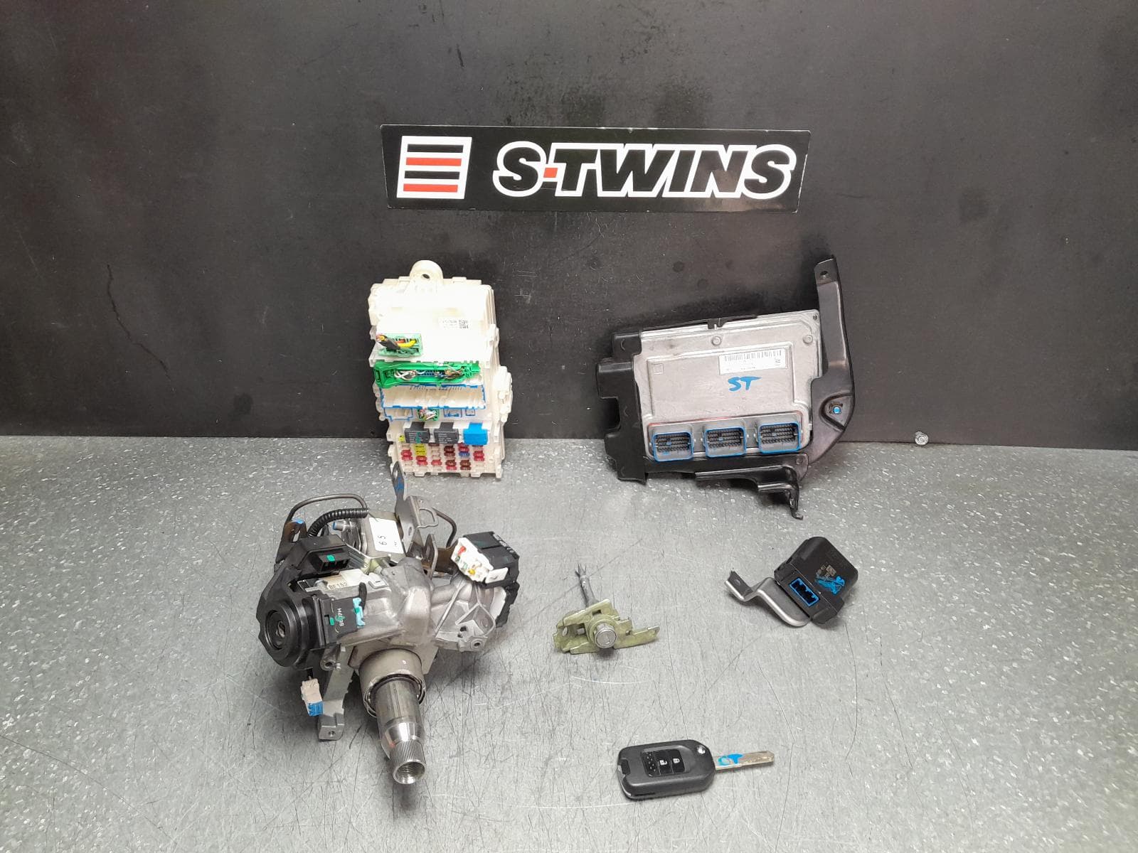 Used auto part listing image: 2018 HONDA HRV ENGINE ECU, 1.8, PETROL, SEC SET (ECU/IMM/READER/KEY), RU, 12/14-10/21 0000360831