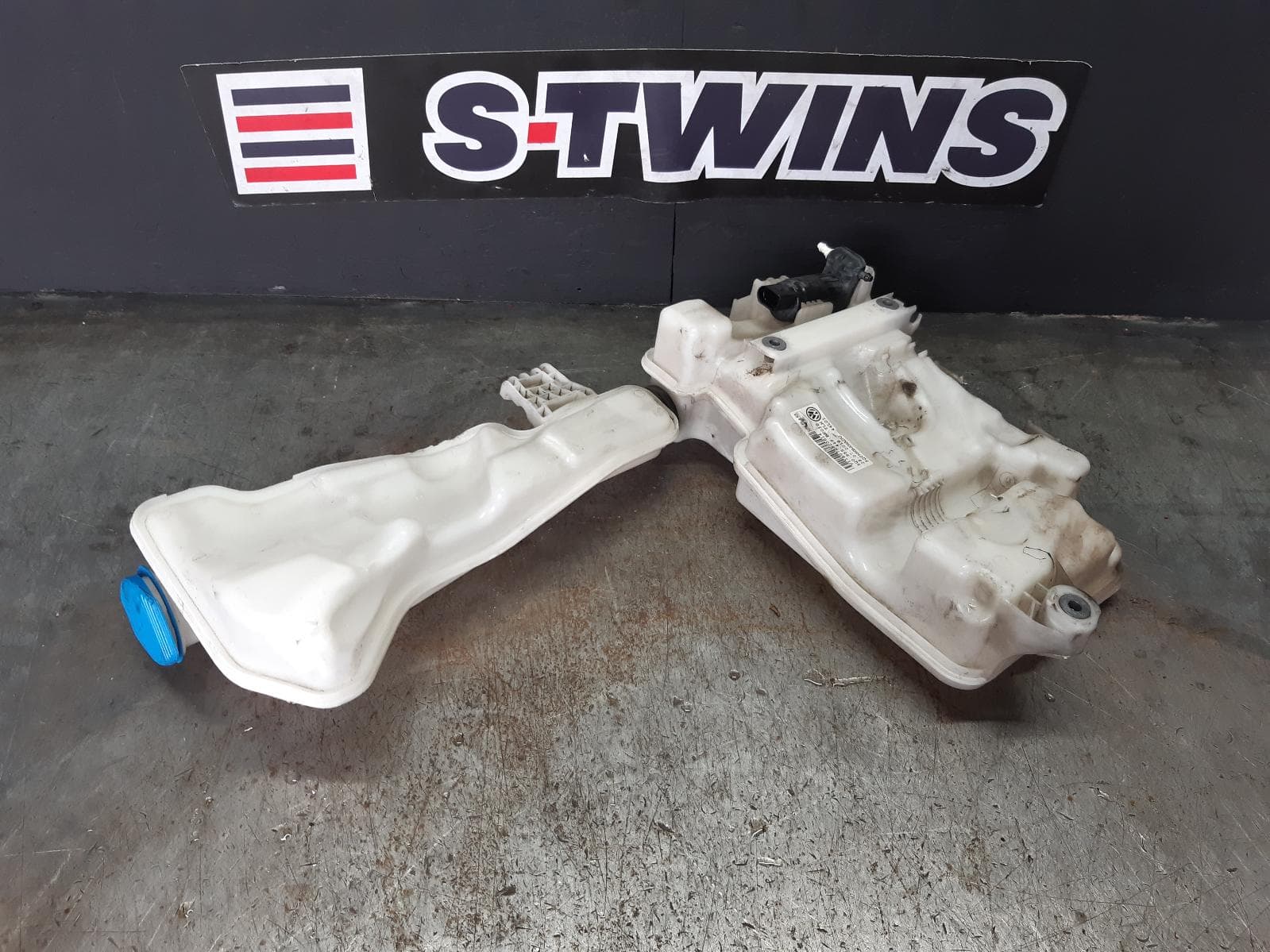 2018 VOLKSWAGEN GOLF WASHER BOTTLE GEN 7, NON H/LAMP WASHER TYPE, 11/12-08/20 0000323130