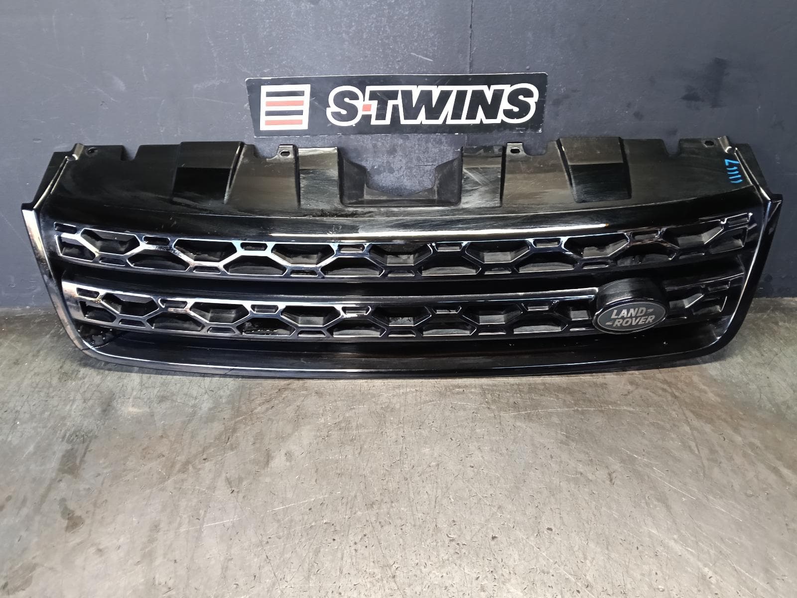 2018 LAND ROVER DISCOVERY SPORT GRILLE RADIATOR GRILLE, NON R-DESIGN, L550, BLACK, 01/15-06/19 0000418749