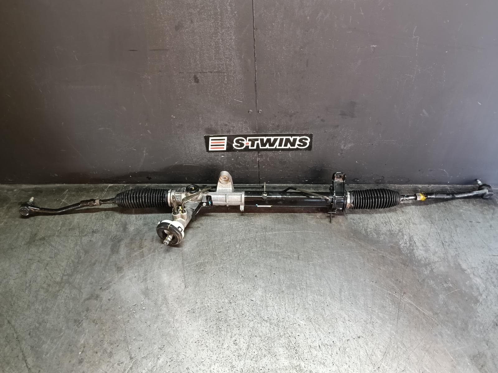 Used auto part listing image: 2016 KIA CARNIVAL/GRAND CARNIVAL STEERING BOX RACK YP, HYDRAULIC TYPE, 12/14-10/20 0000418756