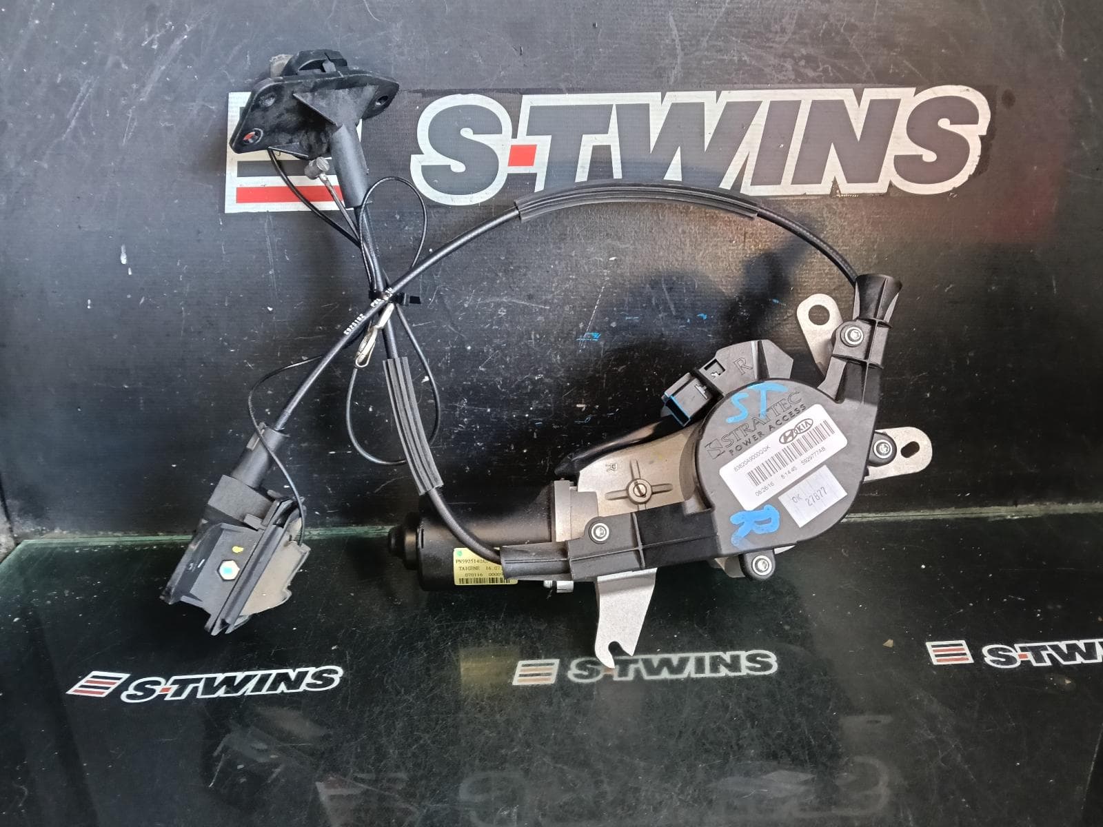 Used auto part listing image: 2016 KIA CARNIVAL/GRAND CARNIVAL DOOR BOOT GATE LOCK RIGHT SLIDING DOOR MOTOR, YP, 12/14-10/20 0000418764