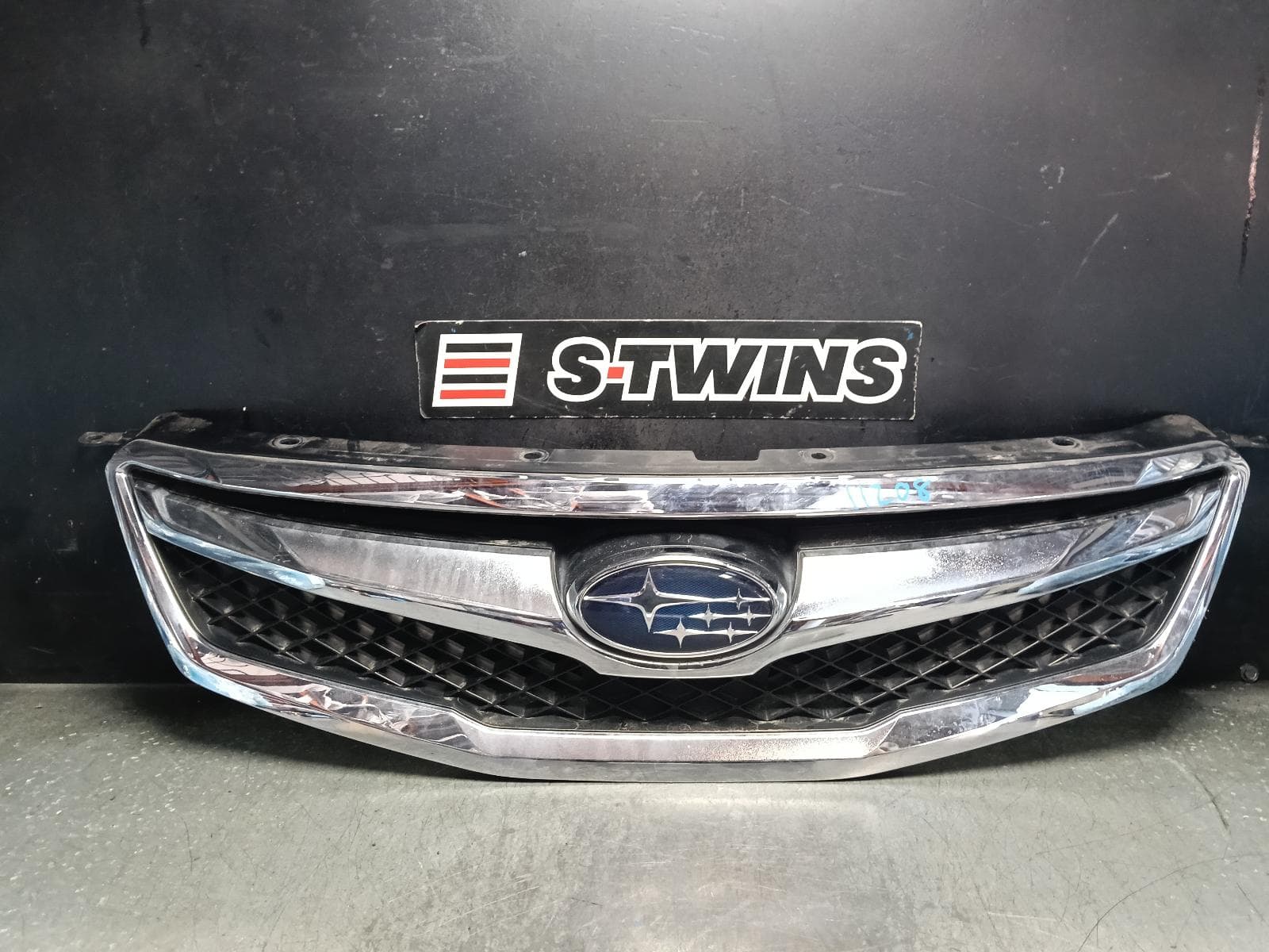 Used auto part listing image: 2011 SUBARU LIBERTY GRILLE RADIATOR GRILLE, STANDARD TYPE, 5TH GEN, 07/09-03/12 0000418737