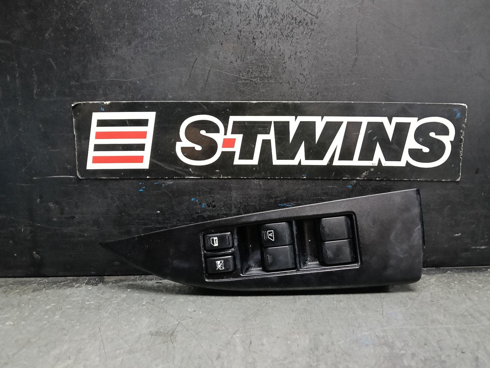 2011 SUBARU LIBERTY PWR DR WIND SWITCH RH FRONT (MASTER SWITCH), MARKED A04, 5TH GEN, 07/09-03/12 0000418742