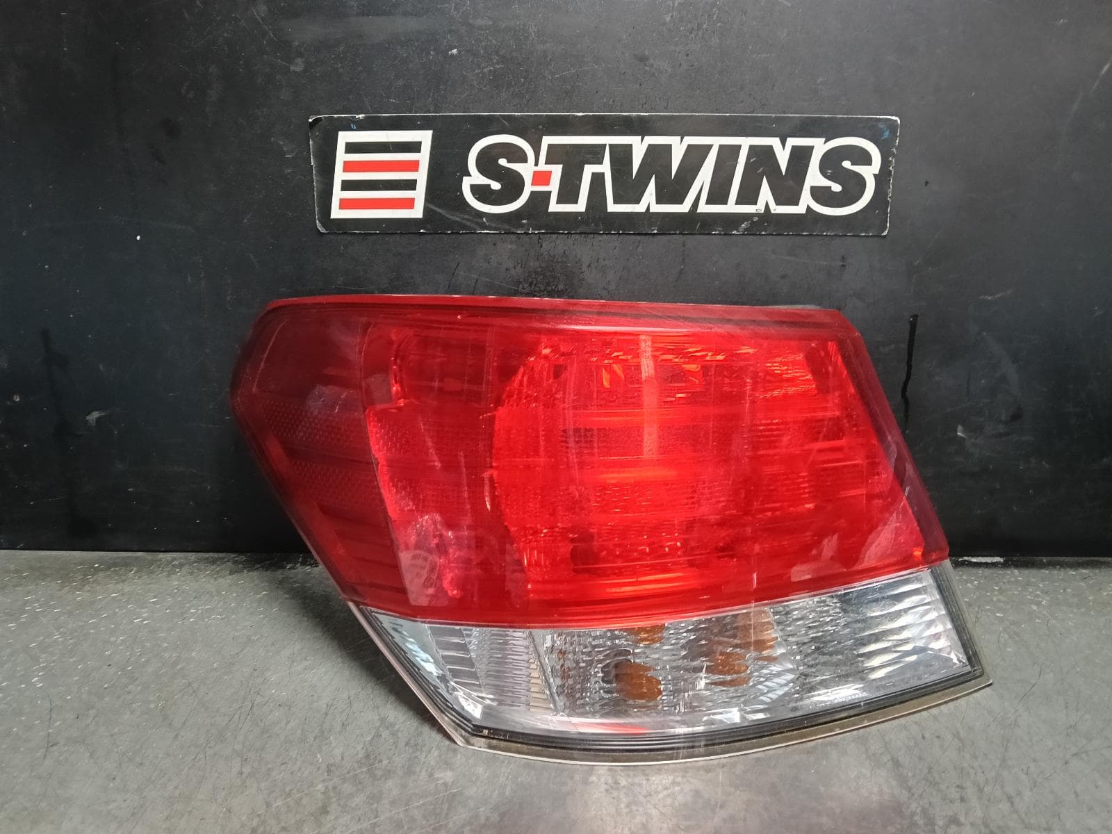 2011 SUBARU LIBERTY LEFT TAILLIGHT 5TH GEN, SEDAN, IN BODY, 07/09-11/14 0000418752