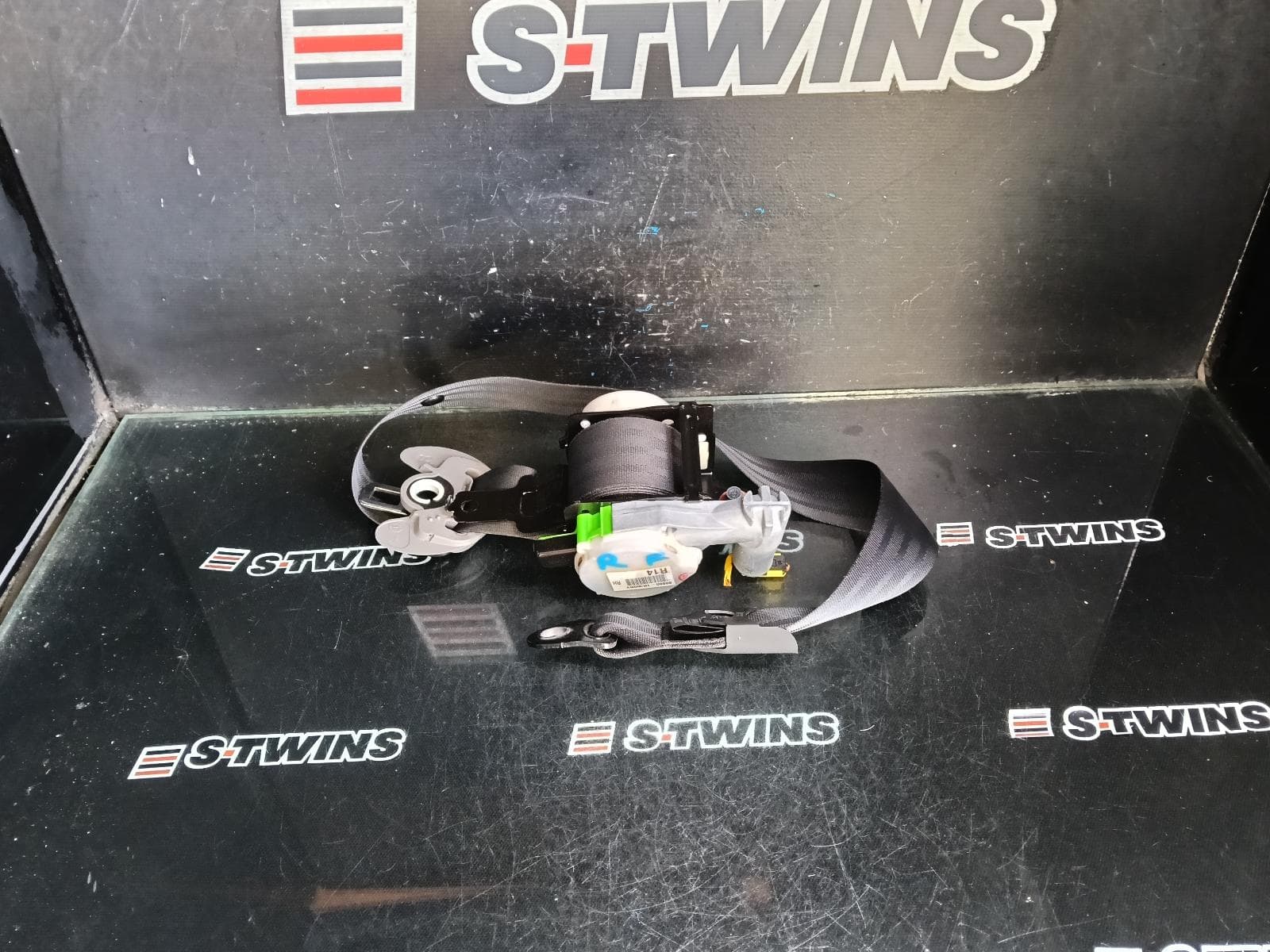 Used auto part listing image: 2017 HYUNDAI ACCENT SEAT BELT STALK RH FRONT, SEAT BELT ONLY, RB, 05/11-12/19 0000418894