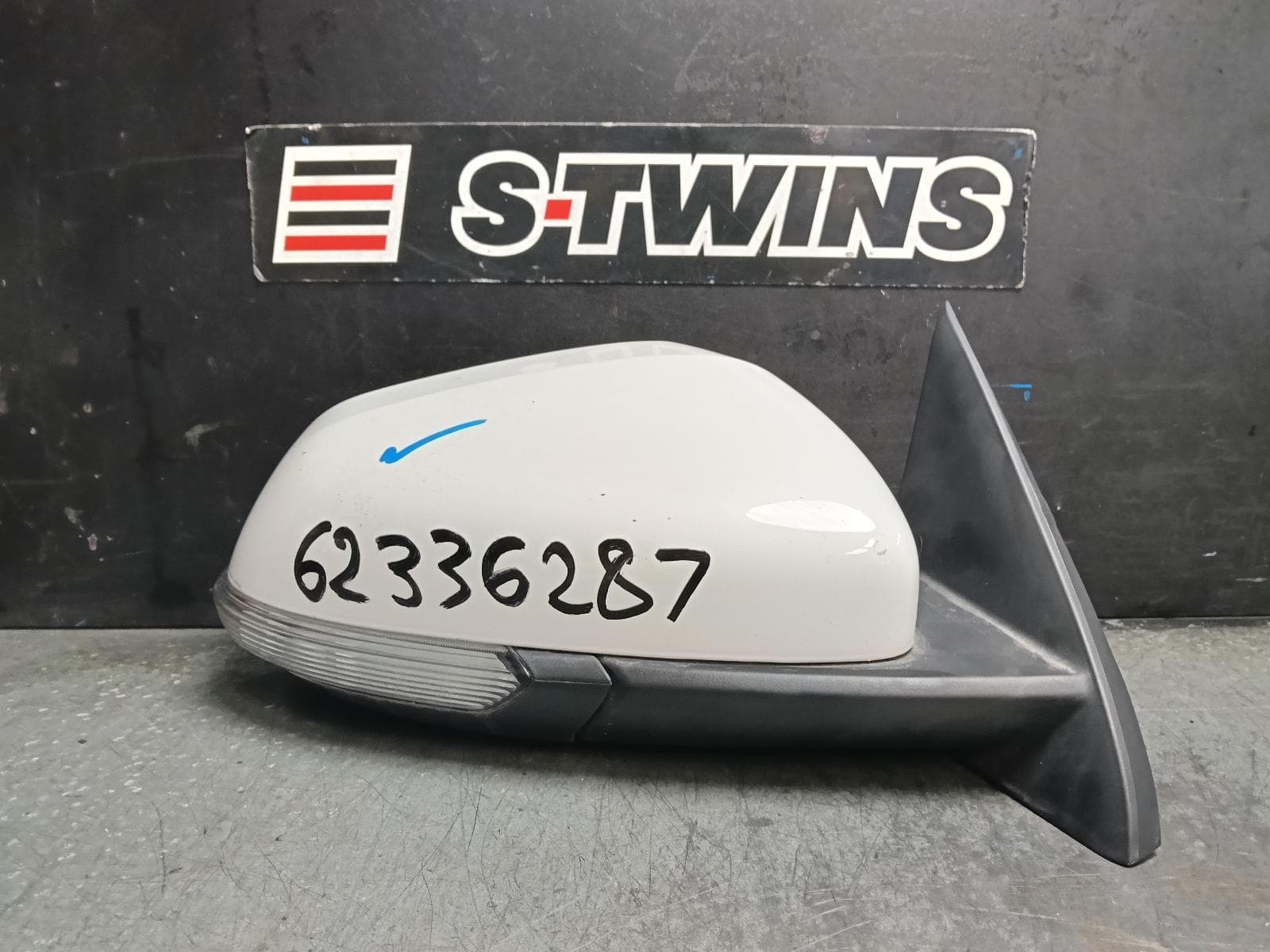 Used auto part listing image: 2023 MG ZS RIGHT DOOR MIRROR W/ POWER, HEATED, NON CAMERA, BLIND SPOT TYPE, COLOUR CODED, AZS1, 09/17- 0000418677
