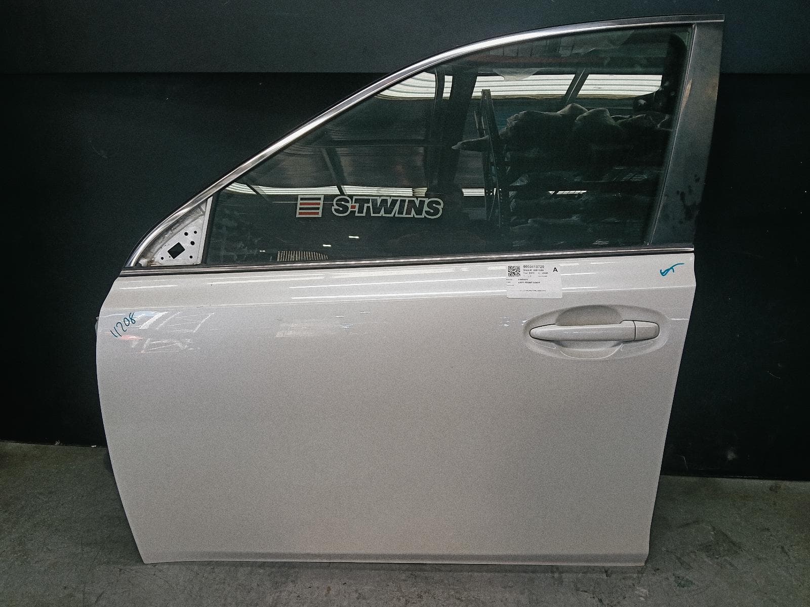Used auto part listing image: 2011 SUBARU LIBERTY LEFT FRONT DOOR 5TH GEN, STANDARD TYPE, 05/09-11/14 0000418729