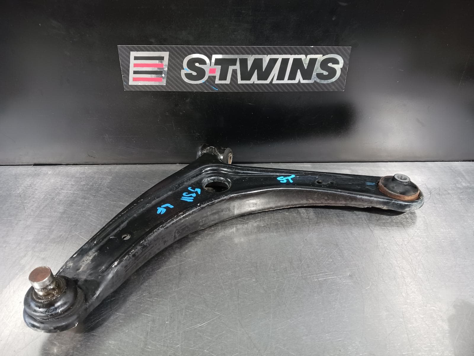 Used auto part listing image: 2009 MITSUBISHI LANCER LEFT FRONT LOWER CONTROL ARM CJ, 09/07-10/15 0000202378