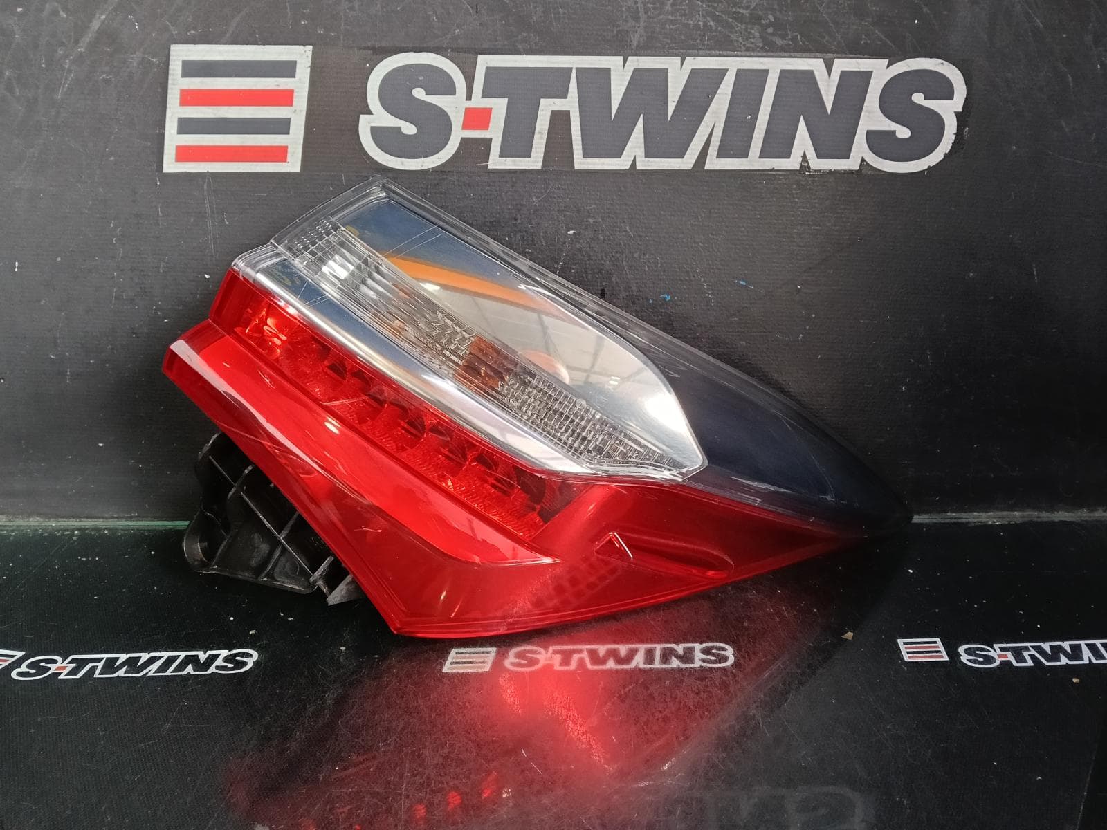 Used auto part listing image: 2017 TOYOTA COROLLA RIGHT TAILLIGHT ZRE172R, SEDAN, 11/16-06/19 0000410511