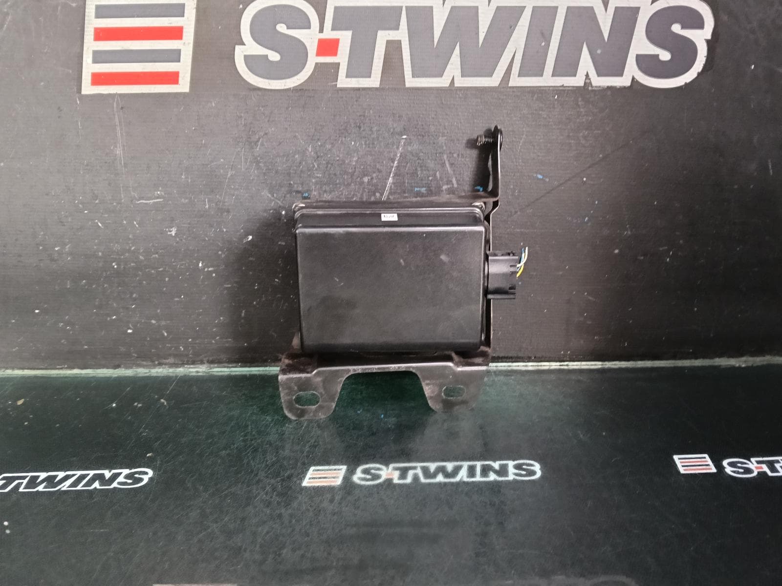Used auto part listing image: 2016 MITSUBISHI OUTLANDER REVERSE CAMERA FRONT RADAR SENSOR (BUMPER MOUNTED), ZK, 01/15-03/18 0000392236