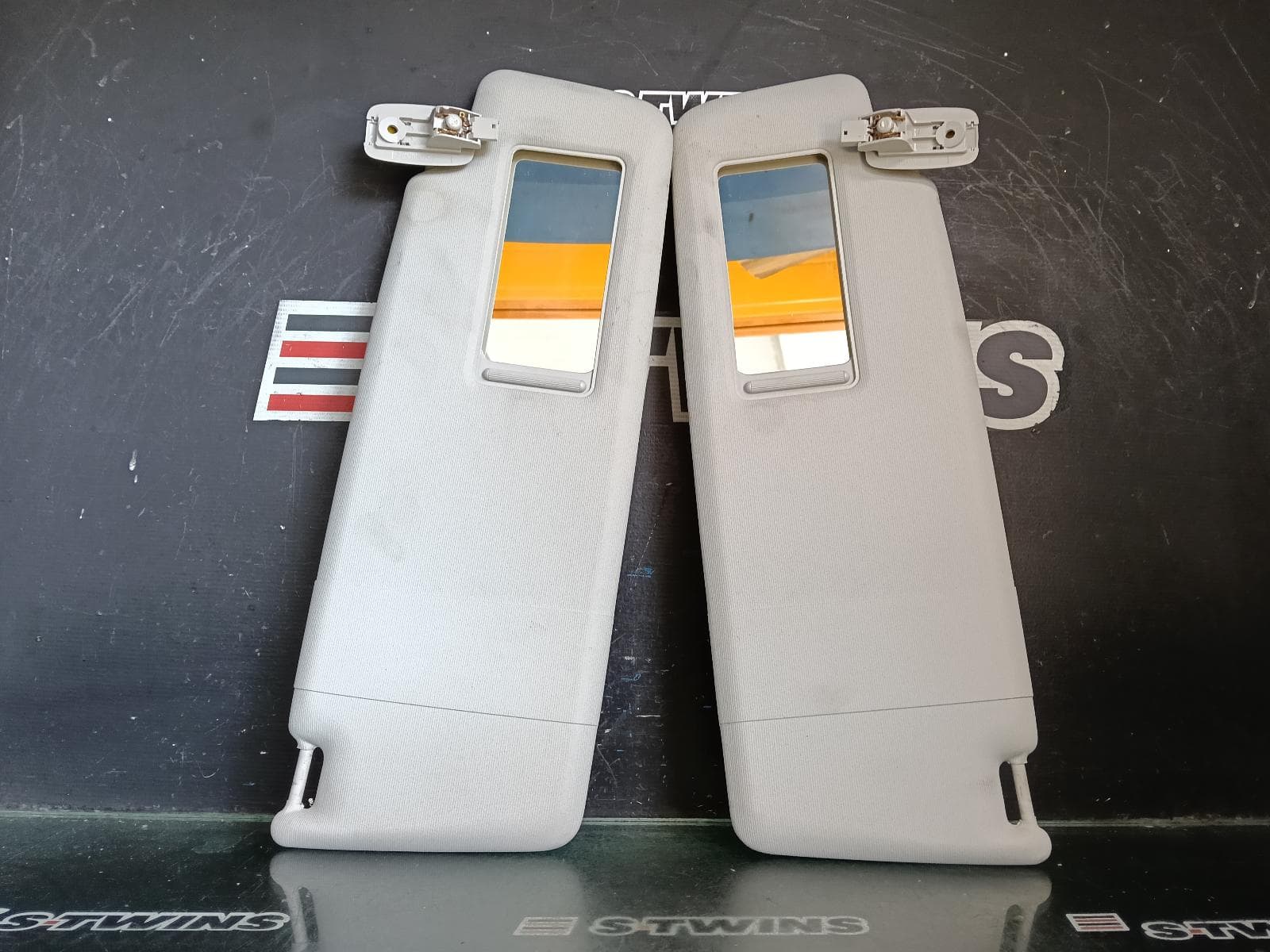 Used auto part listing image: 2013 VOLKSWAGEN TIGUAN SUNVISOR 5N, PAIR, 05/08-08/16 0000419019