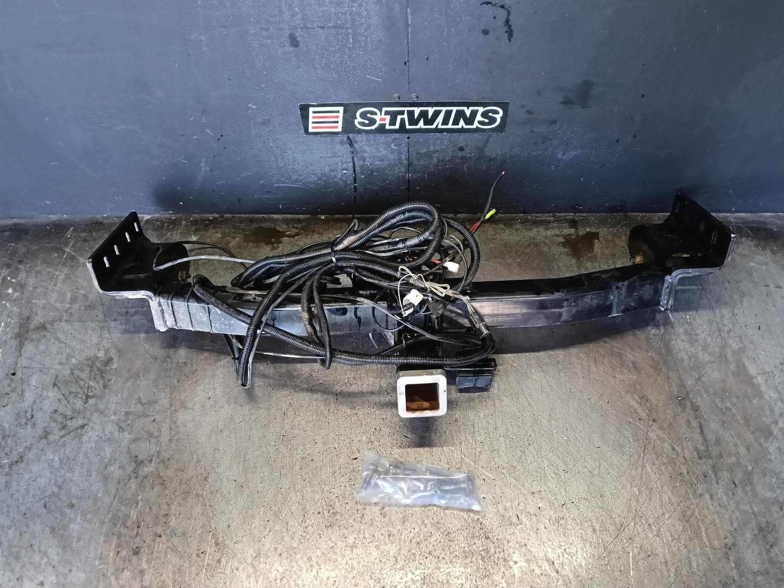 Used auto part listing image: 2014 KIA SPORTAGE TOWBAR SL, 06/13-10/15 0000419004