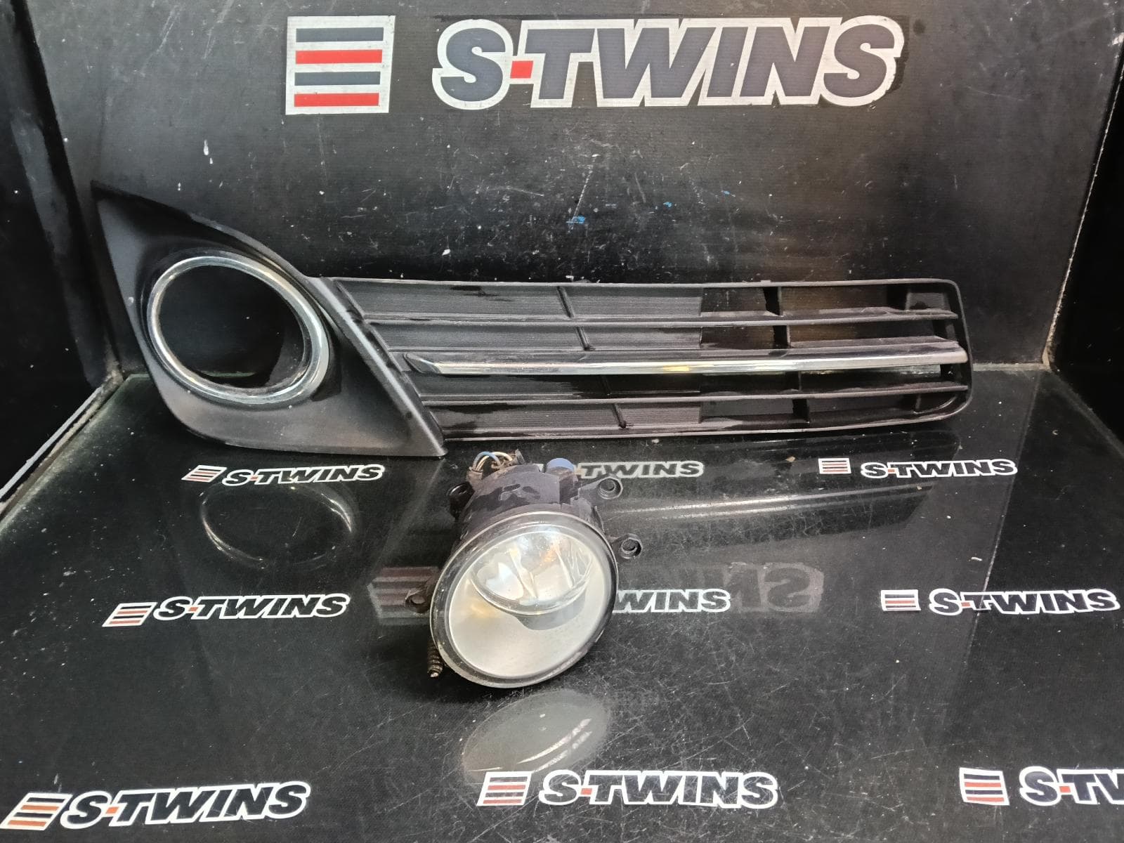 Used auto part listing image: 2013 TOYOTA CAMRY RIGHT INDICATOR FOG SIDE BUMPER FOGLAMP, ASV50/AVV50, 11/11-03/15 0000419175
