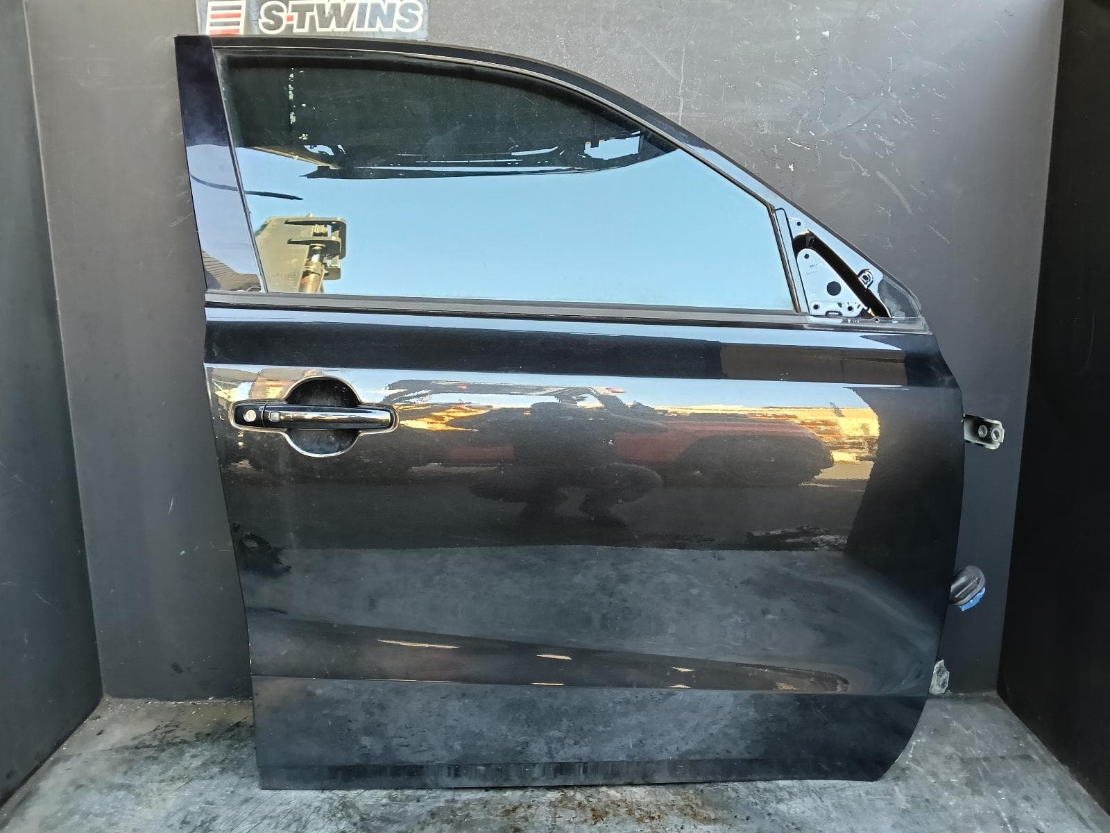 Used auto part listing image: 2017 SUZUKI VITARA RIGHT FRONT DOOR VITARA, LY (VIN TSM), 06/15- 0000419074