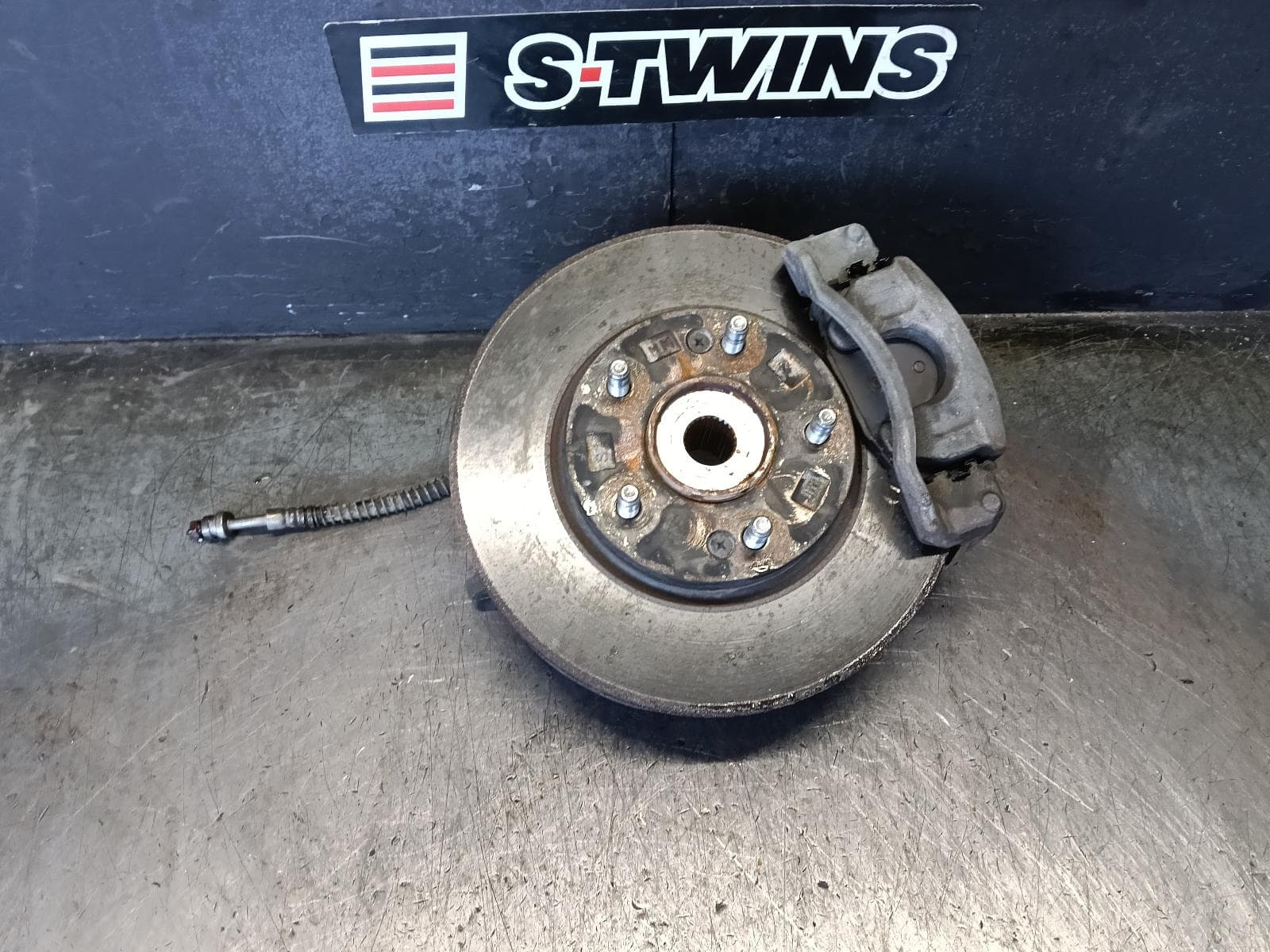 Used auto part listing image: 2018 HYUNDAI I30 RIGHT FRONT HUB ASSEMBLY PD, HATCH (S.KOREA VIN KMHH), GO/ACTIVE/ELITE/SR/N LINE, 03/17-02/21 0000419067