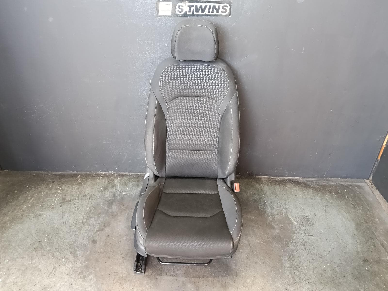 2018 HYUNDAI I30 FRONT SEAT RH FRONT, PD, HATCH (S. KOREA VIN KMHH), CLOTH, BLACK, ACTIVE/GO, 03/17-12/23 0000418987