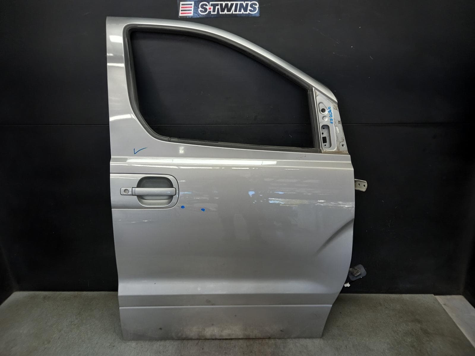 Used auto part listing image: 2019 HYUNDAI ILOAD/IMAX RIGHT FRONT DOOR TQ, IMAX, 11/07-03/21 0000369225