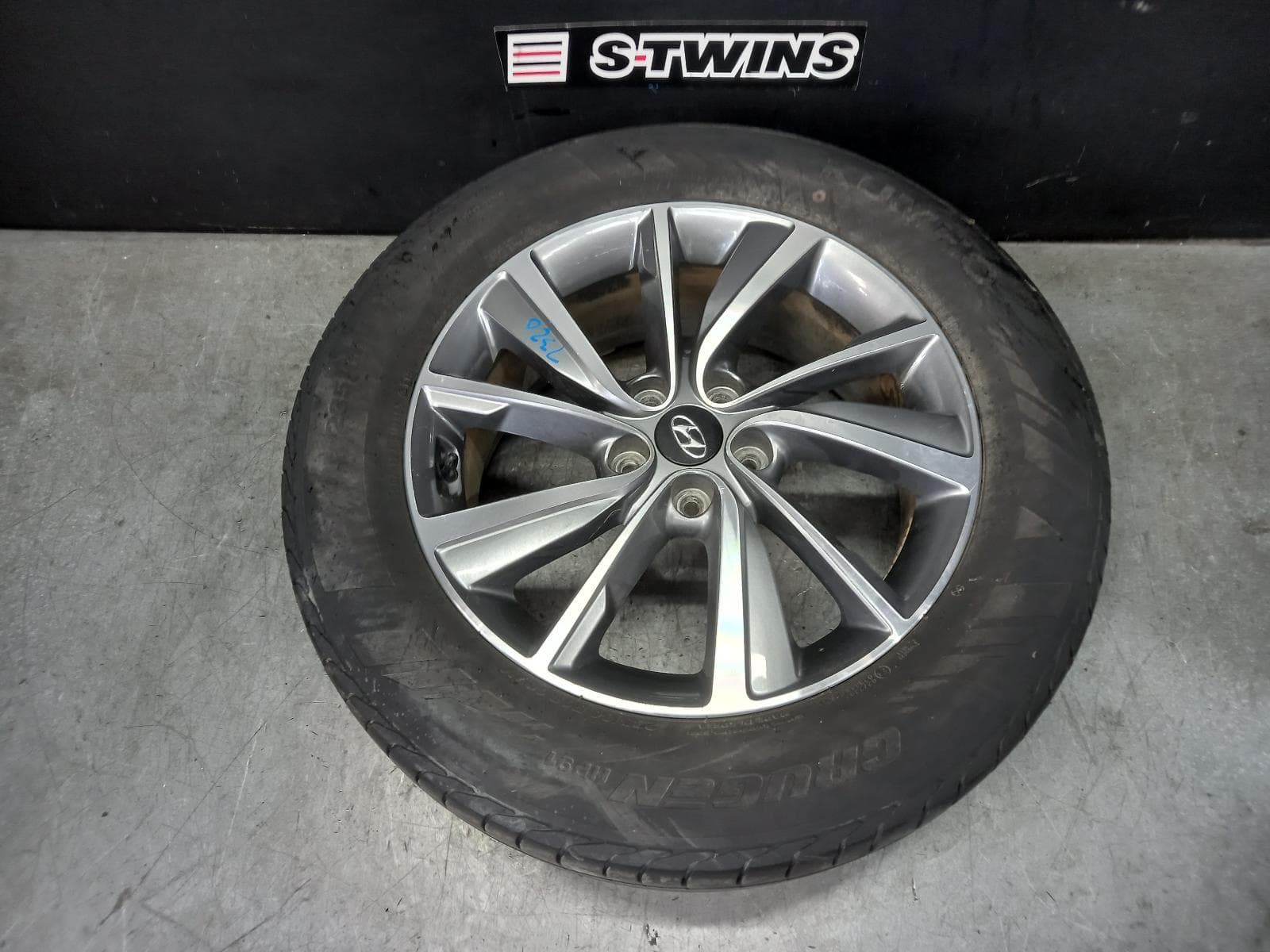 2019 HYUNDAI SANTA FE WHEEL MAG FACTORY, 5 U SPOKE, 18X7.5IN, TM, 03/18-09/20 0000386338
