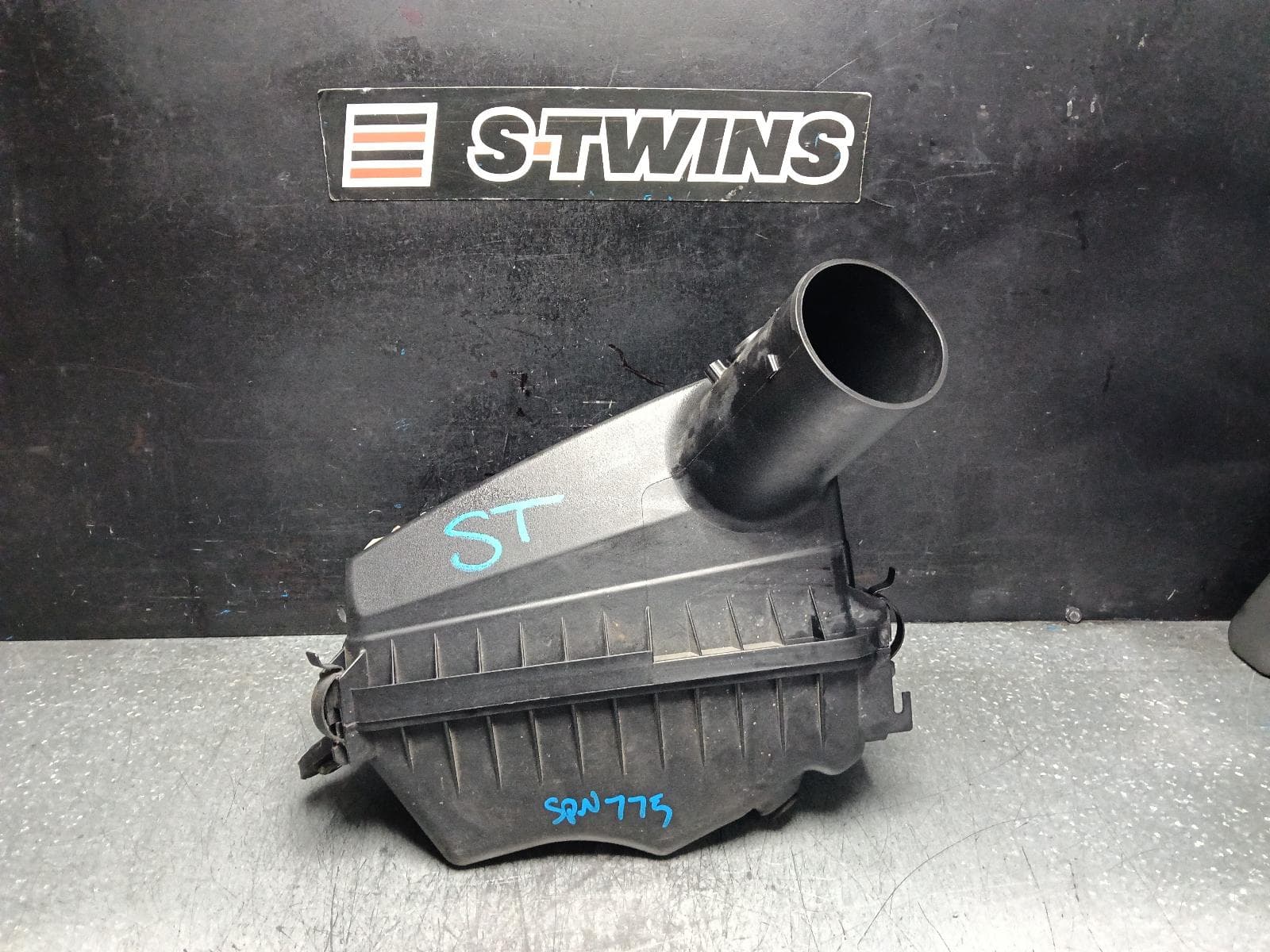 2011 HOLDEN COMMODORE AIR CLEANER BOX VE, 3.6 V6, LLT ENG TYPE, SIDI, 08/09-05/13 0000396096