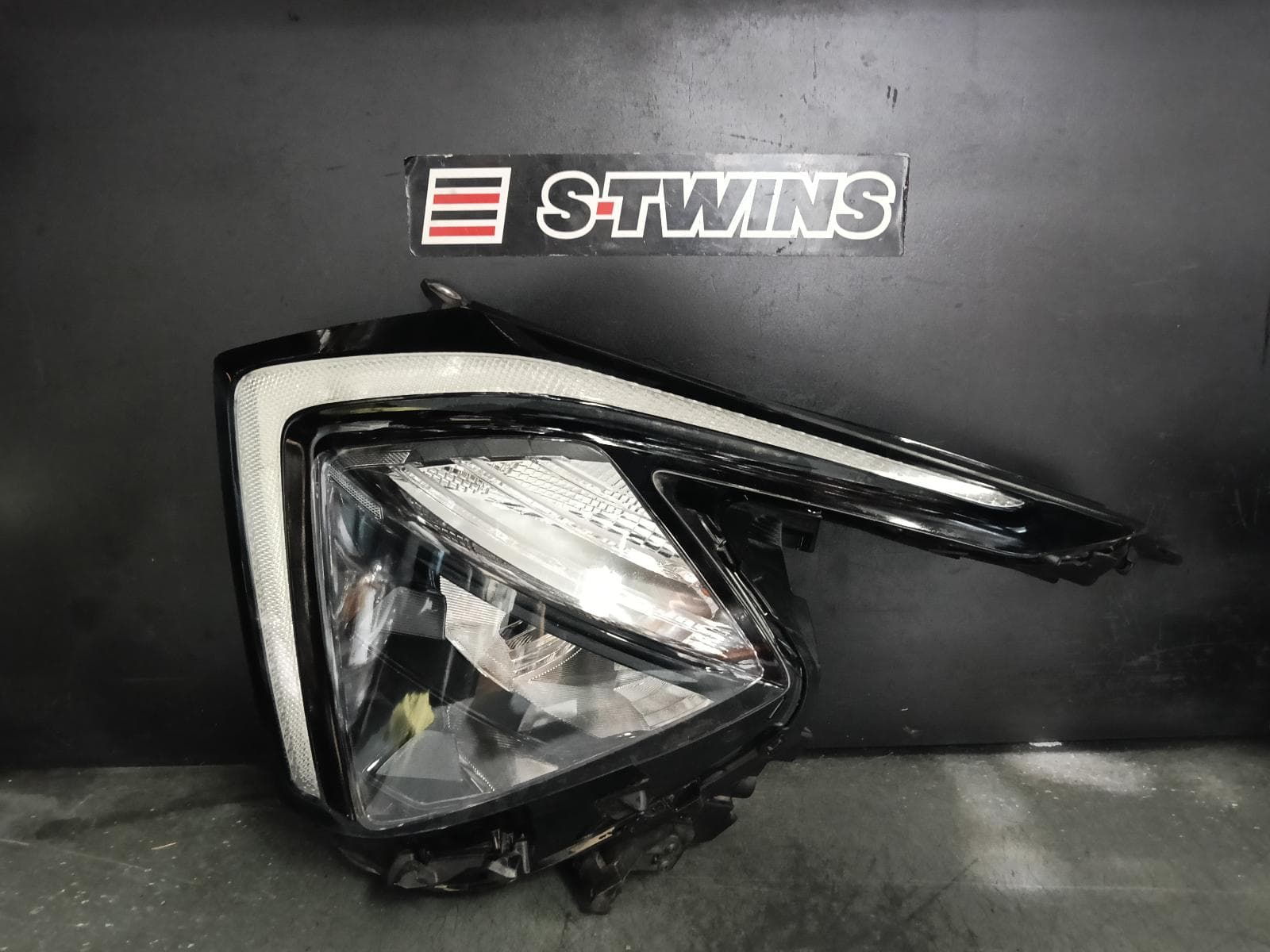 Used auto part listing image: 2022 KIA SPORTAGE LEFT HEADLAMP NQ5, W/ LED, NON PROJECTOR TYPE, 09/21-01/25 0000407426