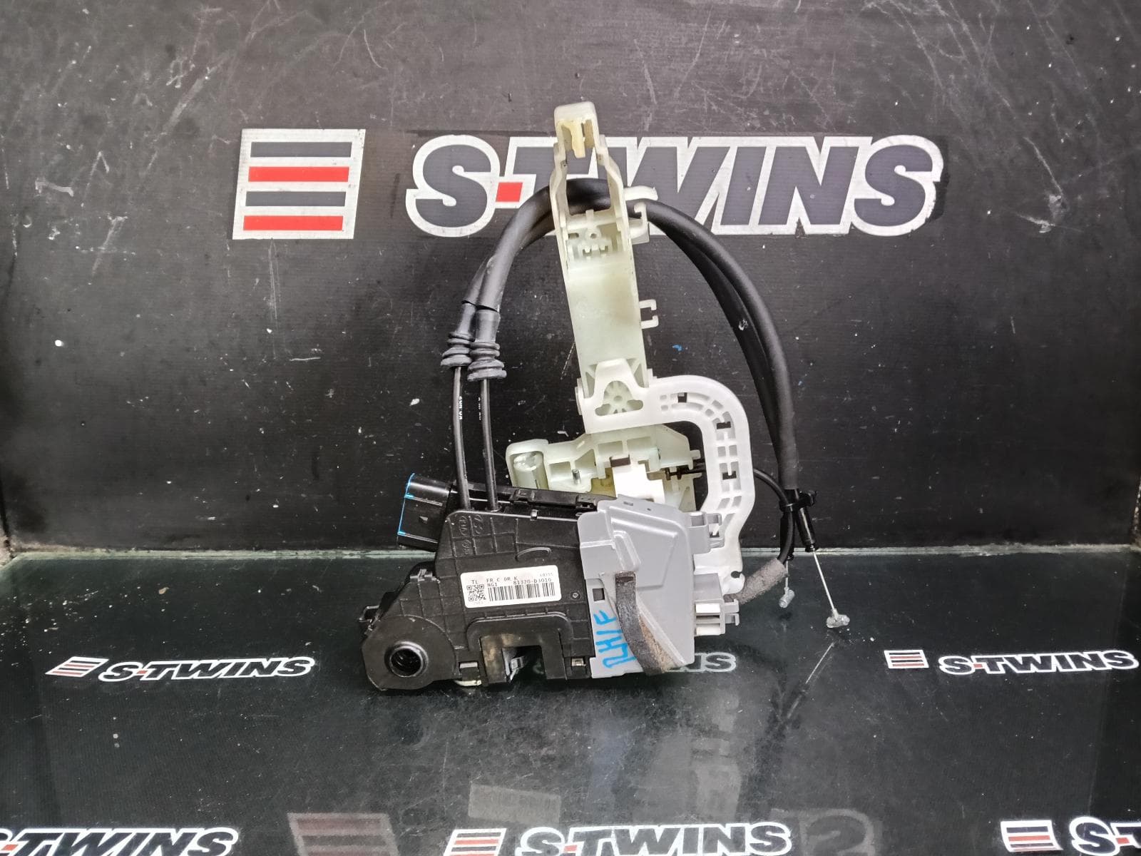 Used auto part listing image: 2019 HYUNDAI TUCSON DOOR BOOT GATE LOCK RIGHT FRONT DOOR LOCK, VIN KMH, TL, 06/15-01/21 0000393726