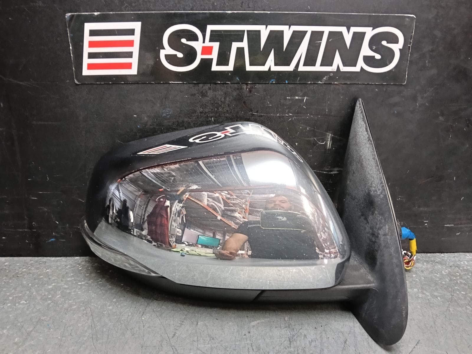 Used auto part listing image: 2017 MITSUBISHI PAJERO RIGHT DOOR MIRROR PAJERO SPORT, QE-QG, NON CAMERA, NON BLIND SPOT TYPE, CHROME, 10/15- 0000397052