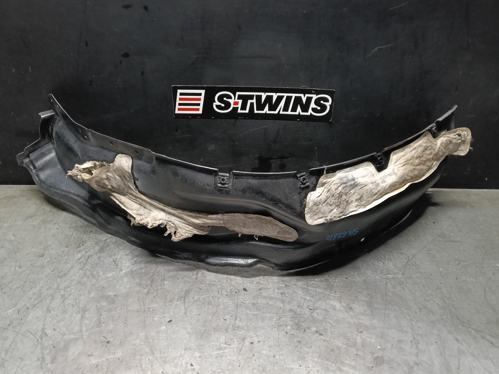 Used auto part listing image: 2017 MITSUBISHI PAJERO LEFT GUARD LINER PAJERO SPORT, QE, FRONT, 10/15-10/19 0000397054