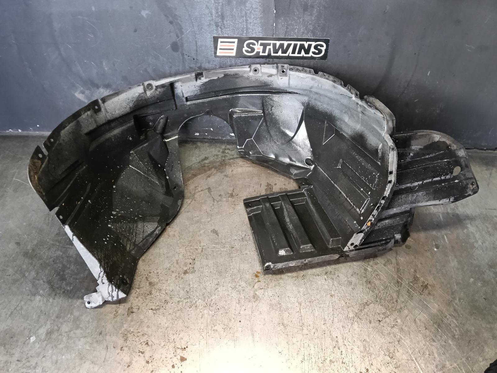 Used auto part listing image: 2019 SUZUKI VITARA RIGHT GUARD LINER VITARA, LY (VIN TSM), FRONT, 06/15- 0000392246
