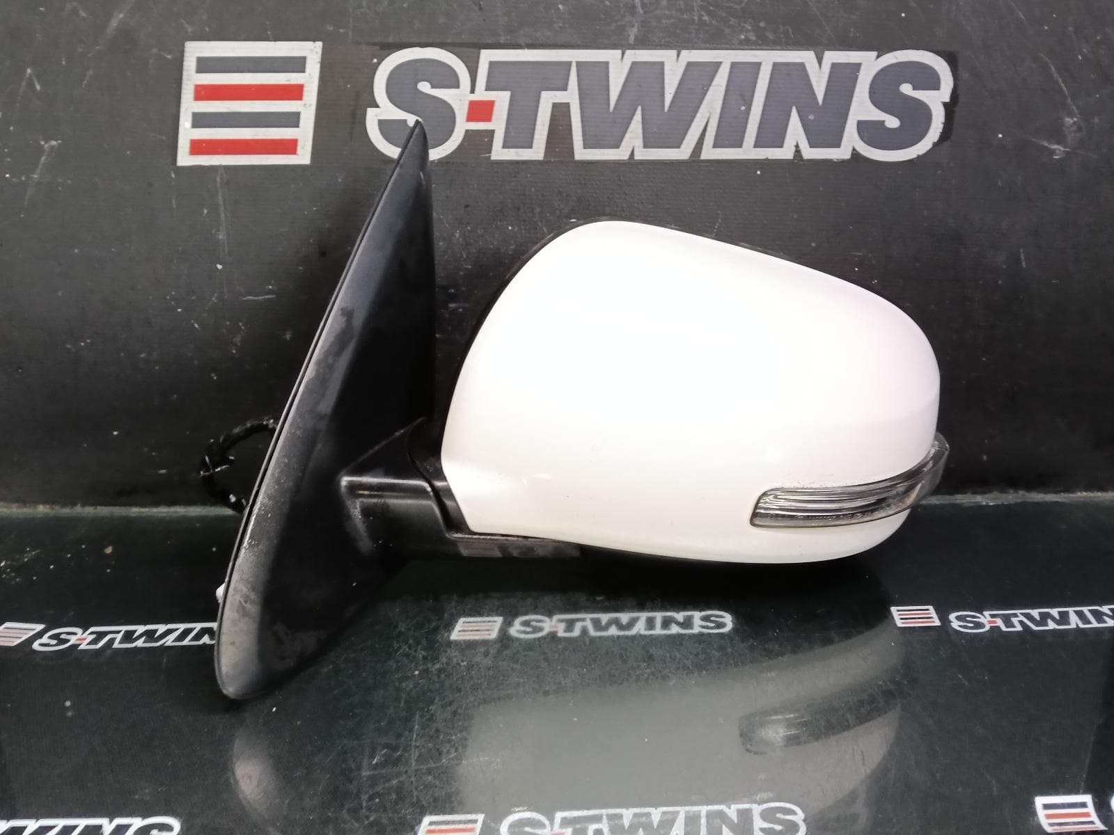 Used auto part listing image: 2014 MITSUBISHI OUTLANDER LEFT DOOR MIRROR ZJ, W/ FLASHER TYPE (5 WIRE), 10/12-03/15 0000393711