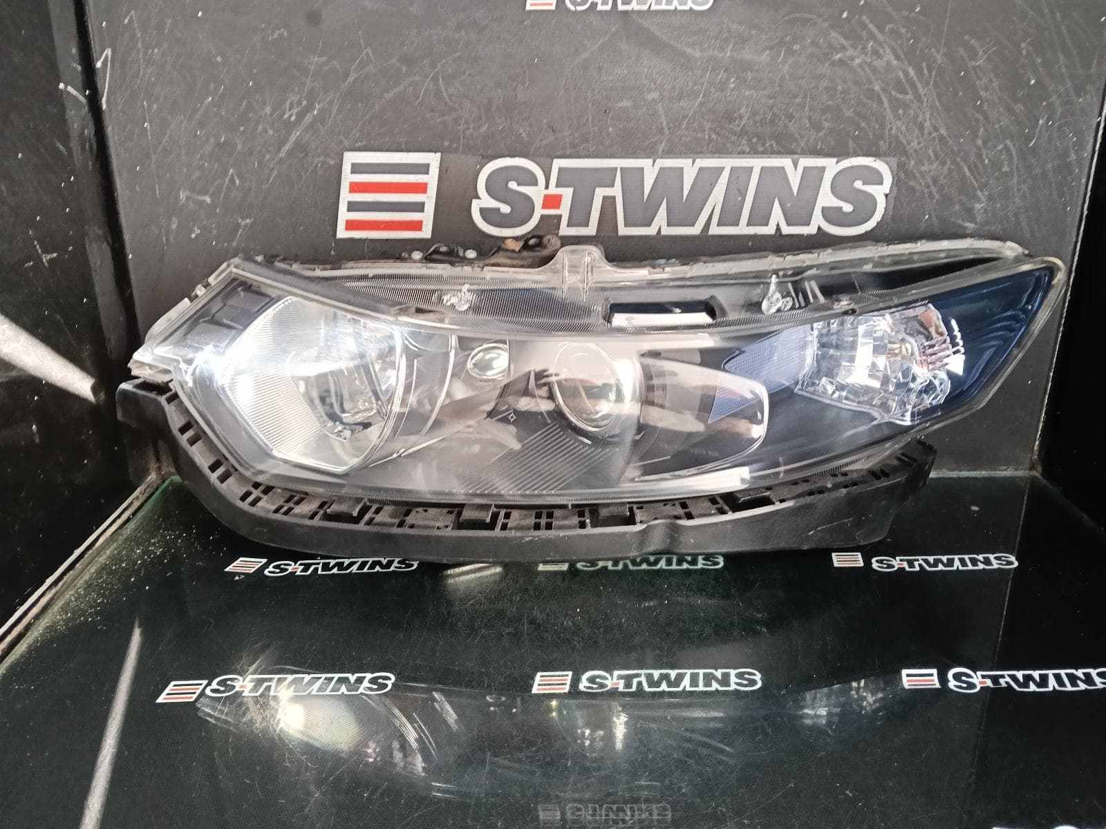 Used auto part listing image: 2011 HONDA ACCORD LEFT HEADLAMP 8TH GEN, EURO (VIN JHMCU), HALOGEN TYPE, 07/11-12/15 0000392483