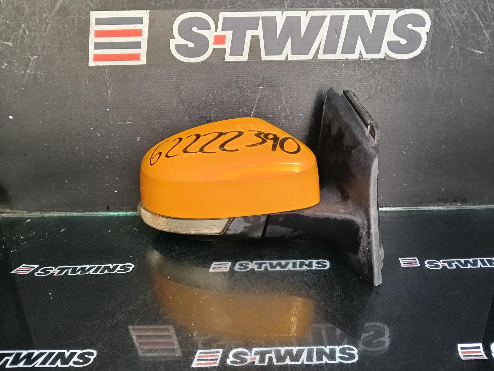 Used auto part listing image: 2014 FORD FOCUS RIGHT DOOR MIRROR LW, SPORT/TITANIUM/ST, POWER FOLDING, HEATED & W/ PUDDLE LAMP TYPE, 05/11-08/15 0000392707