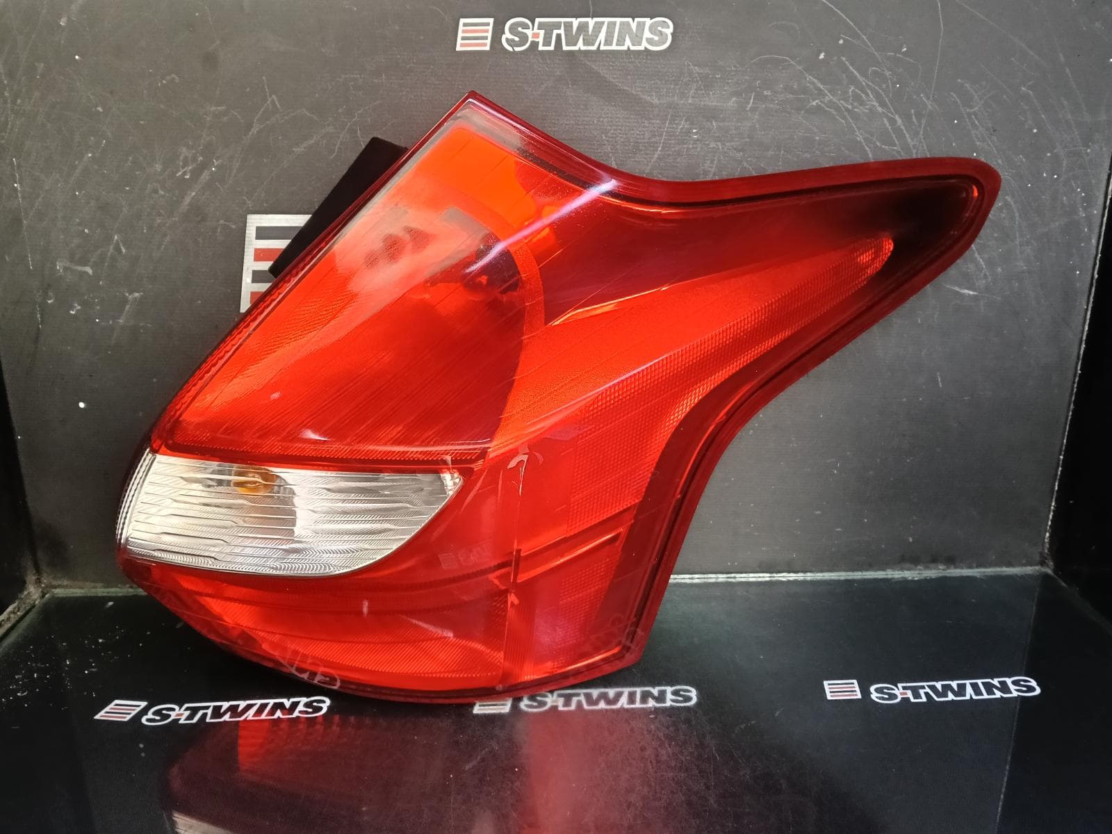 2014 FORD FOCUS RIGHT TAILLIGHT LW, HATCH, LED STRIPE TYPE, 05/11-08/15 0000392709