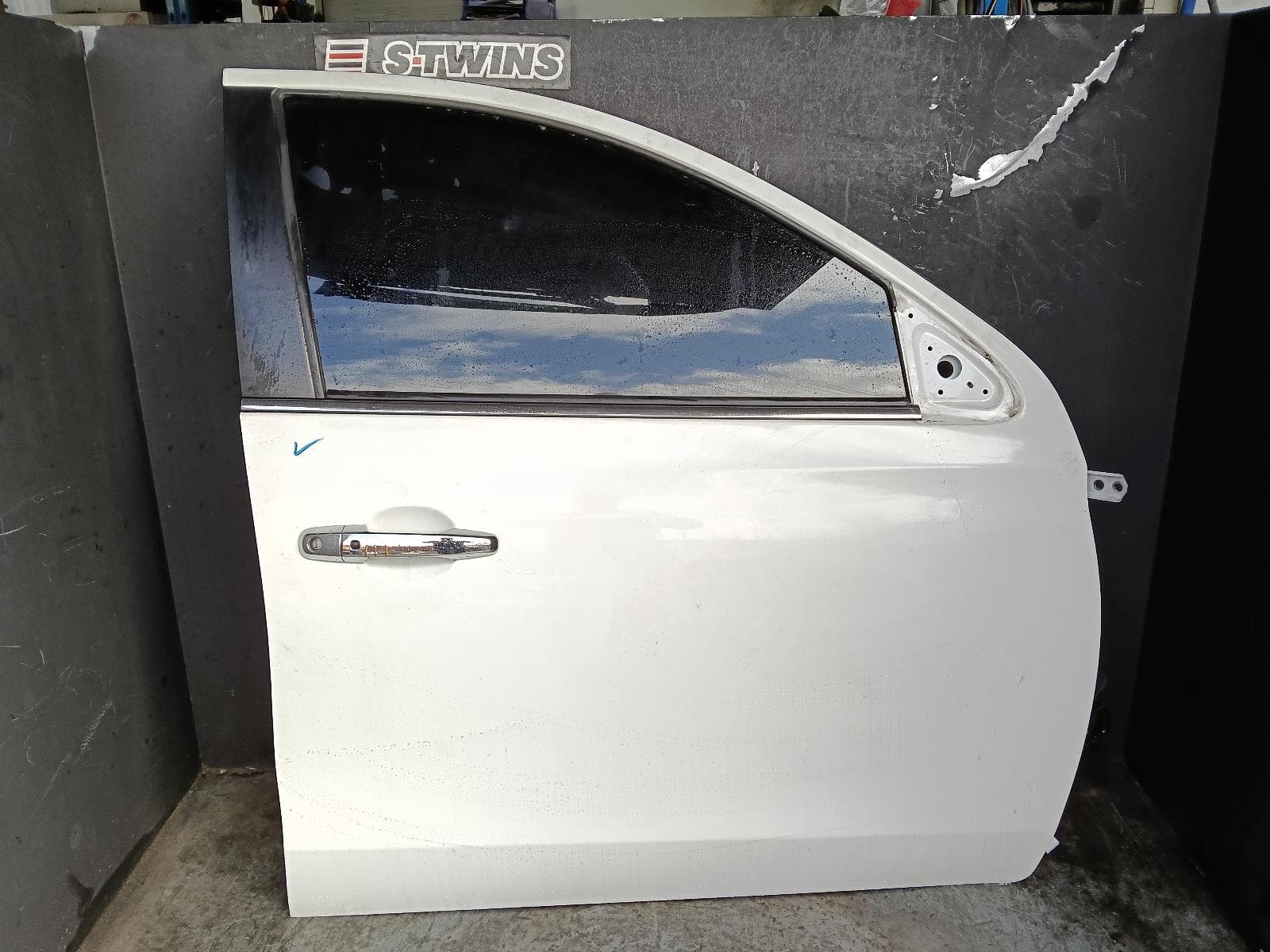 Used auto part listing image: 2020 MITSUBISHI PAJERO RIGHT FRONT DOOR PAJERO SPORT, QE-QG, 10/15- 0000400483