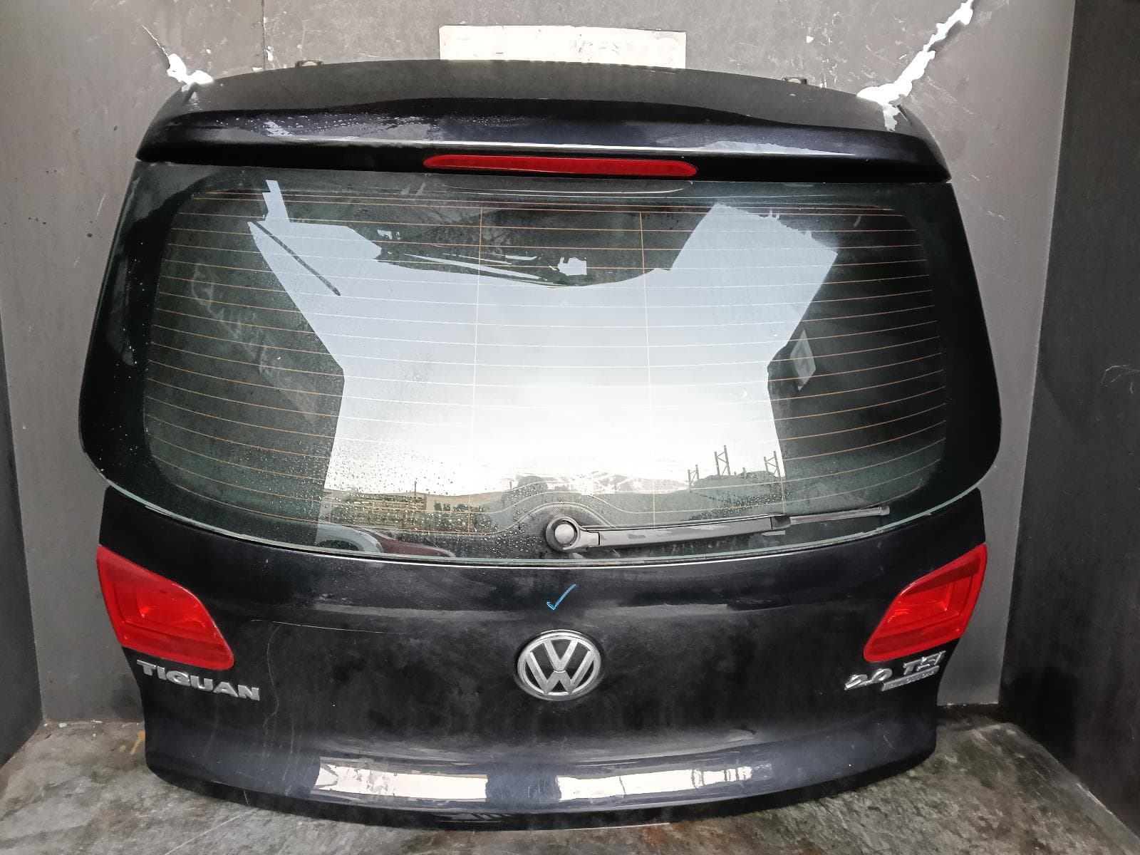 Used auto part listing image: 2013 VOLKSWAGEN TIGUAN BOOTLID TAILGATE TAILGATE, 5N, W/ CAMERA TYPE, 05/08-08/16 0000393199